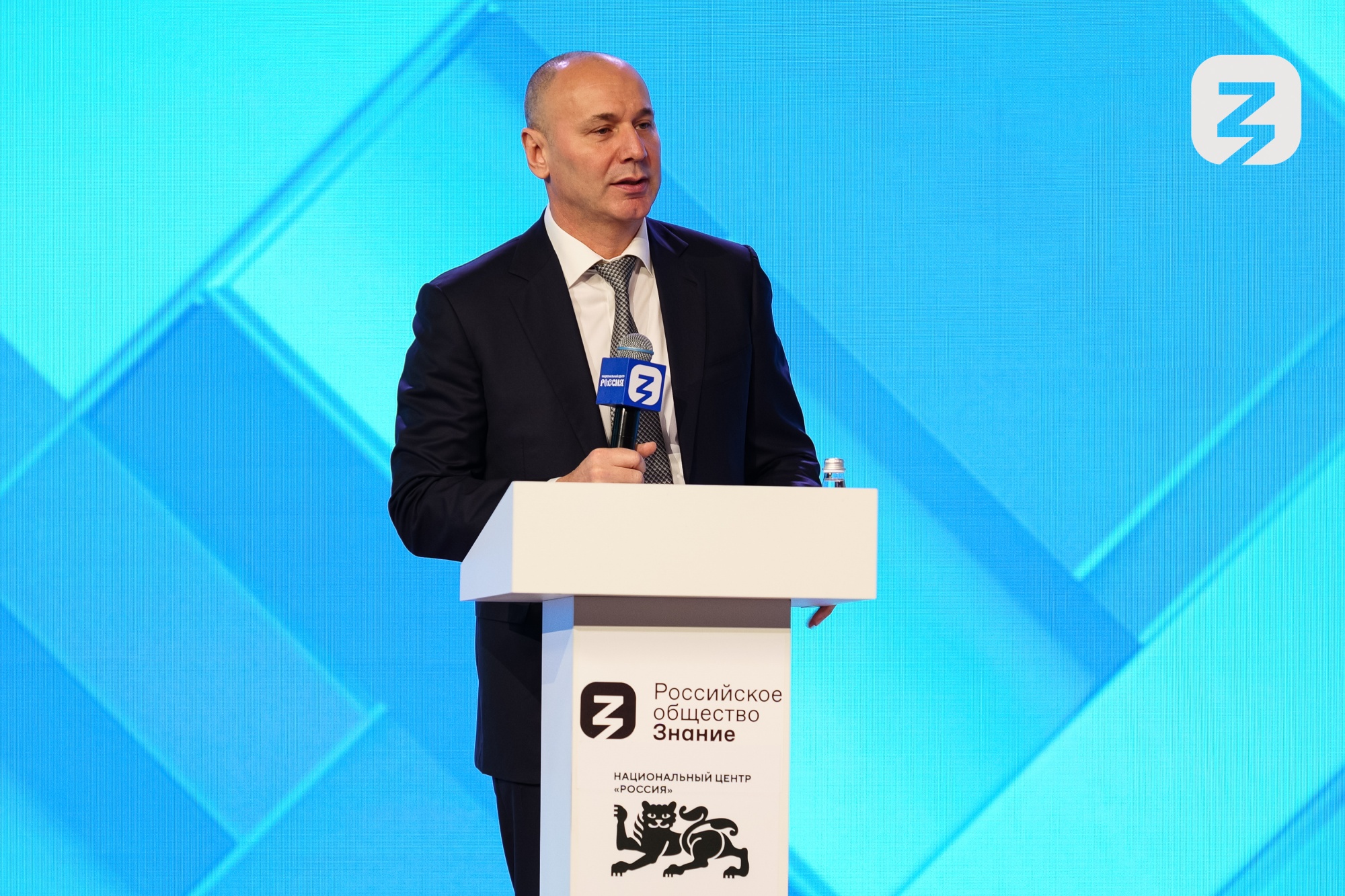 edcb51b89d989be9bf1c_2000x