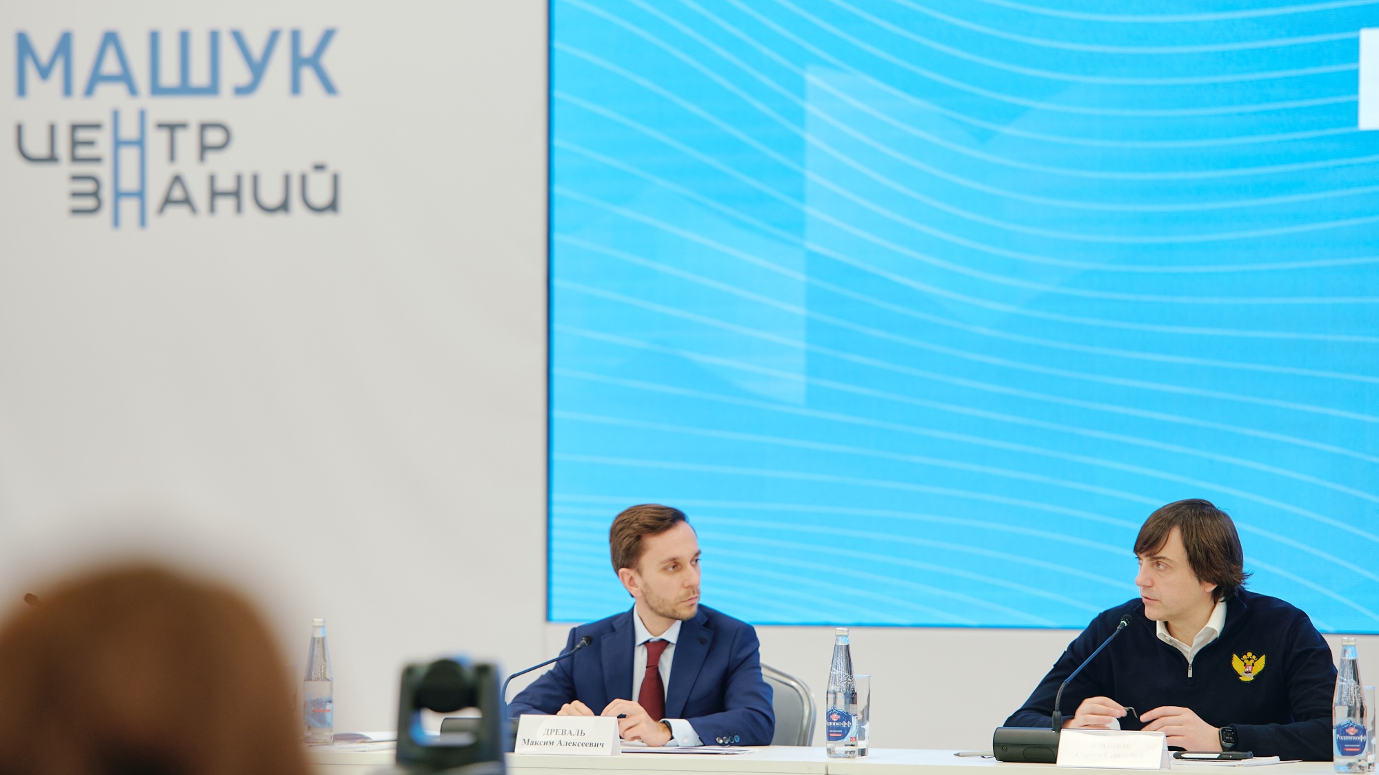 9844df847f825a60c934_2000x