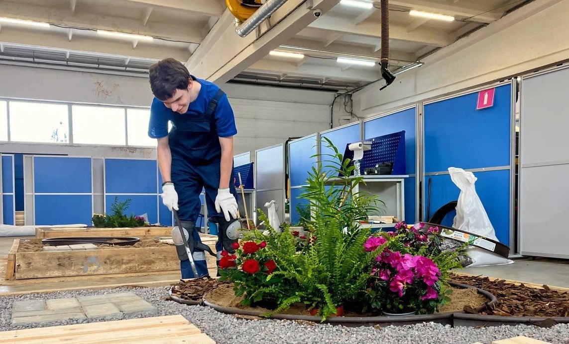 4f96d497e2f8f225c6e5_2000x