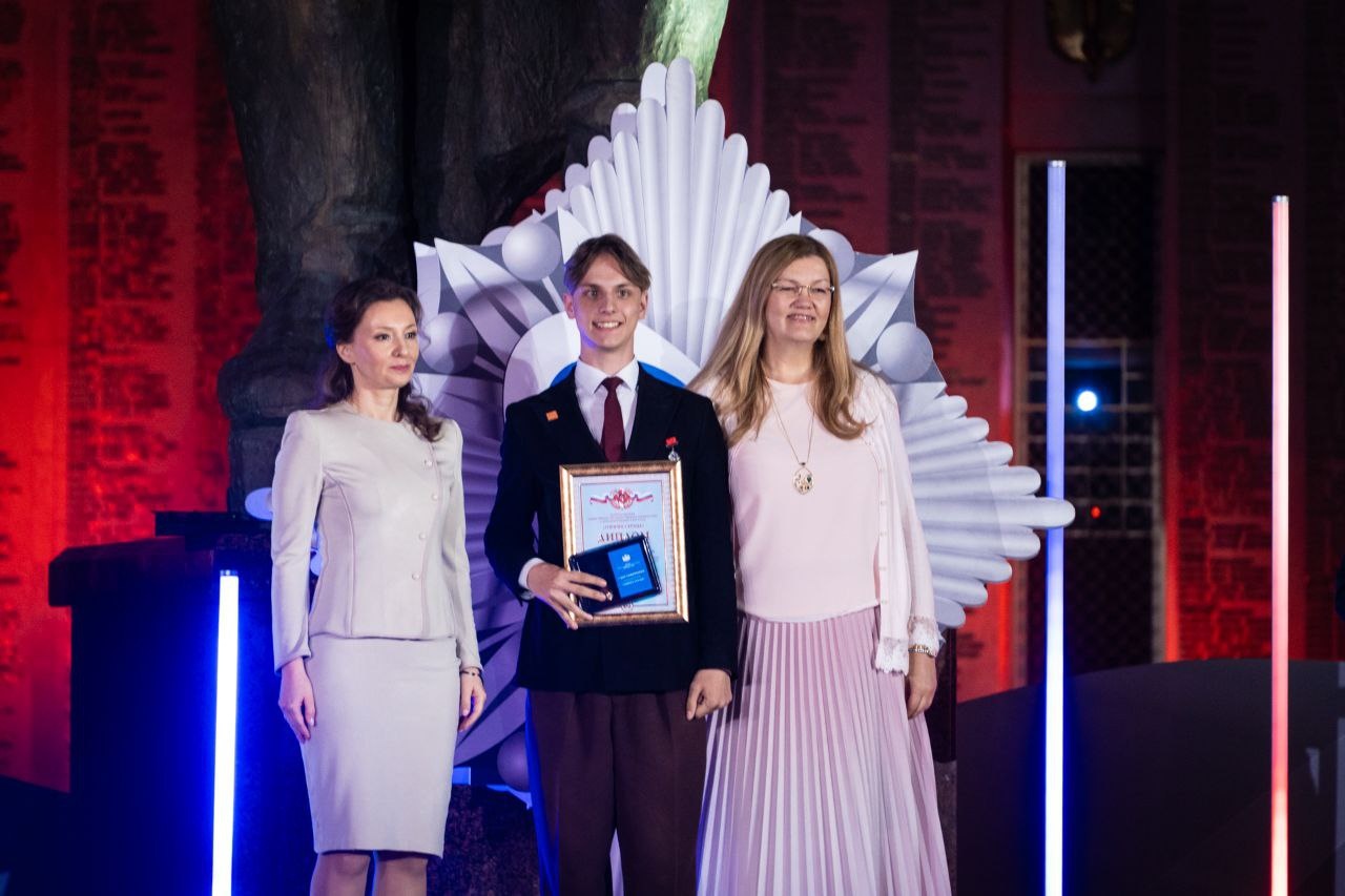 83655eb2dc96db6418fd_2000x