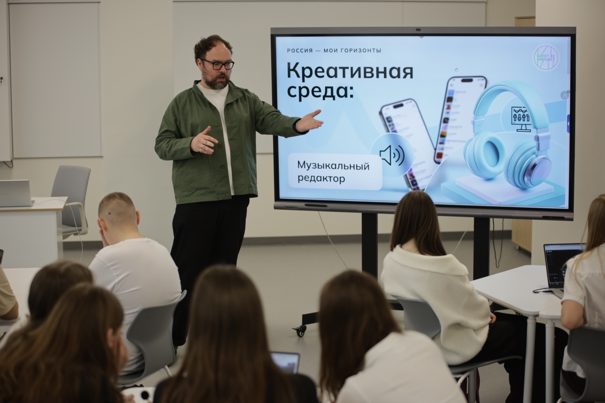 90b9f1fd8aabc37eaf4e_2000x