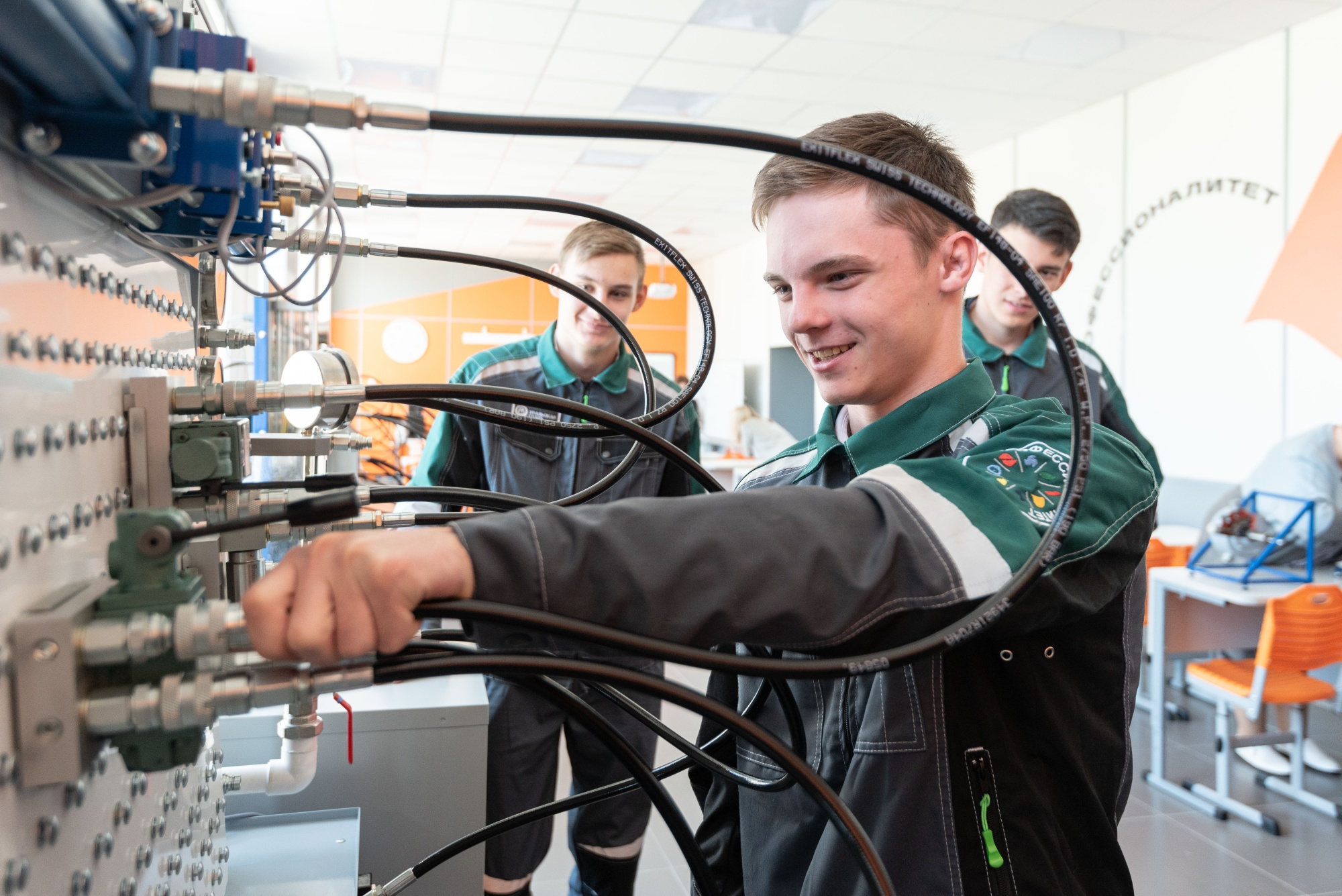 d2def3b83d206afe8e9c_2000x