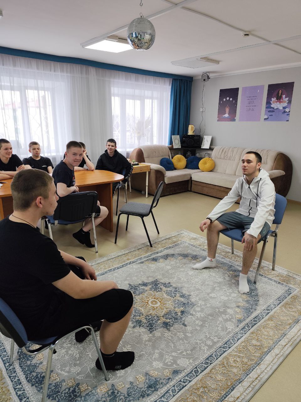 Занятия с воспитанниками по программе «Юный медиатор»