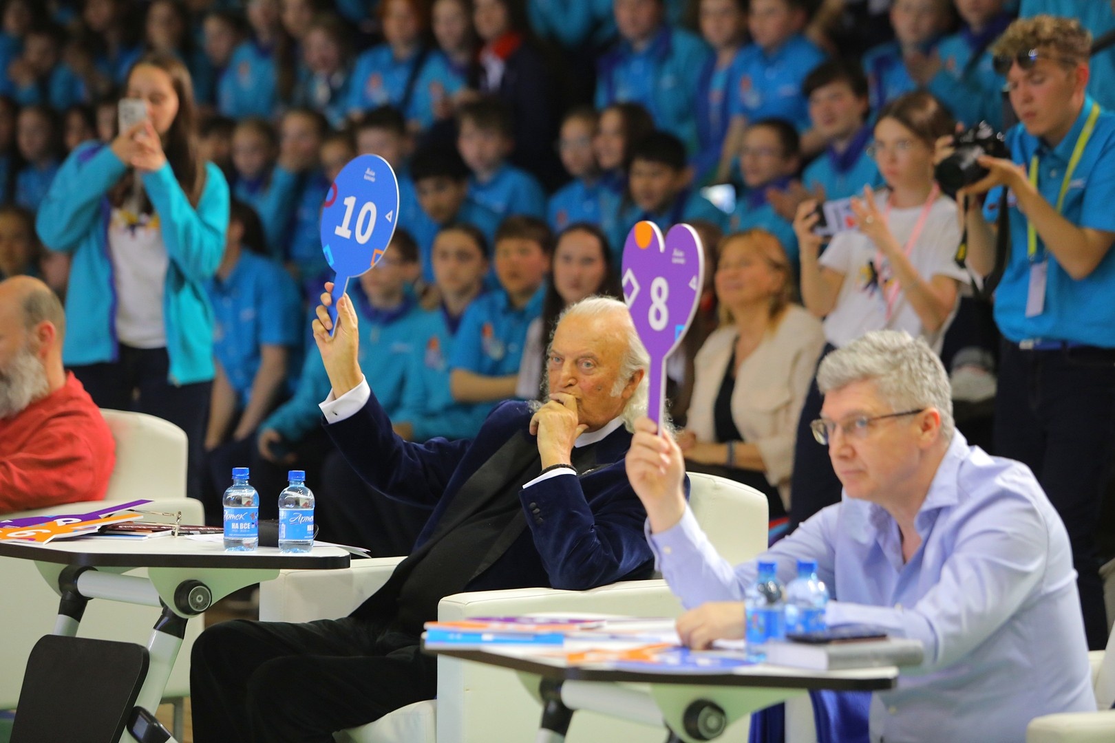 18e18006212a08b7513b_2000x