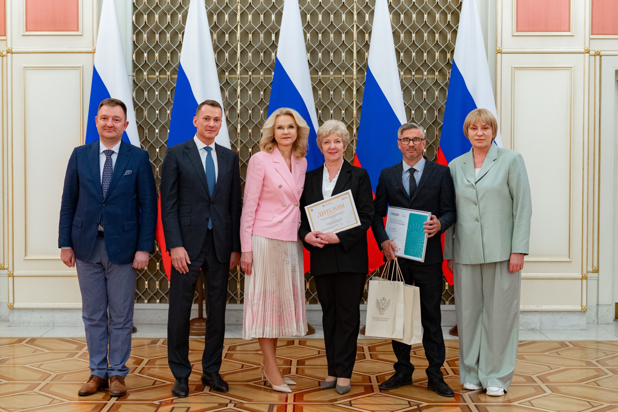 5b14cbfdf9d8888956ca_2000x