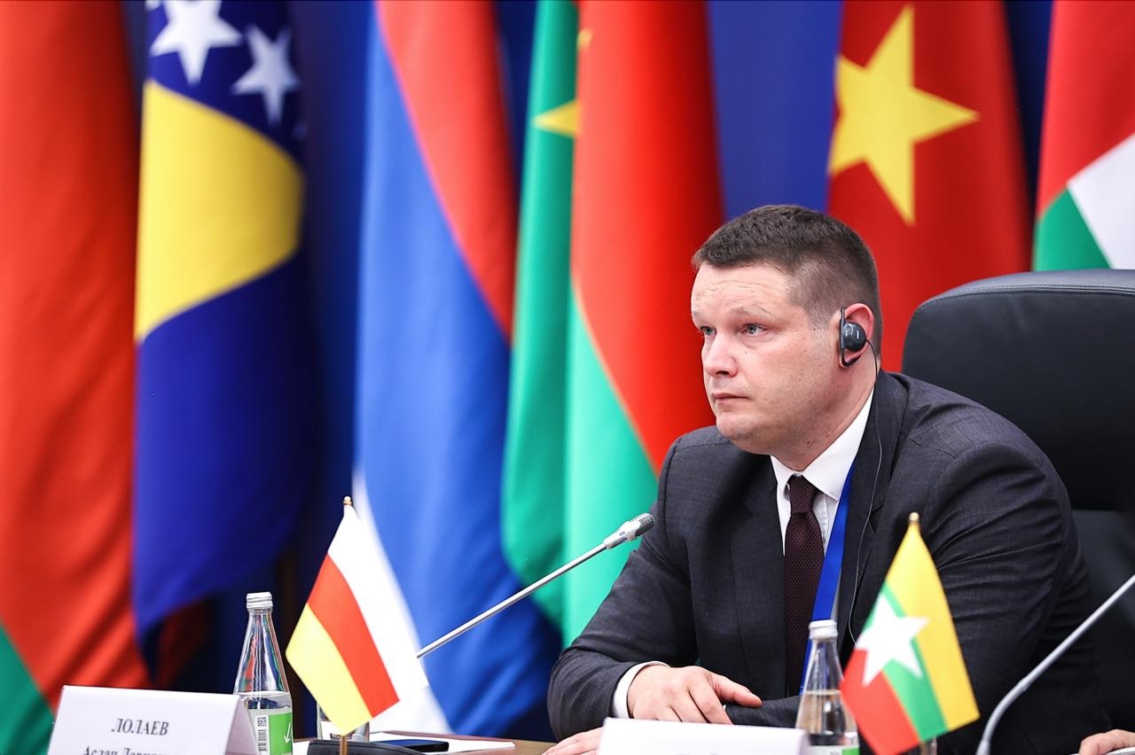 211d089358126d9f921b_2000x