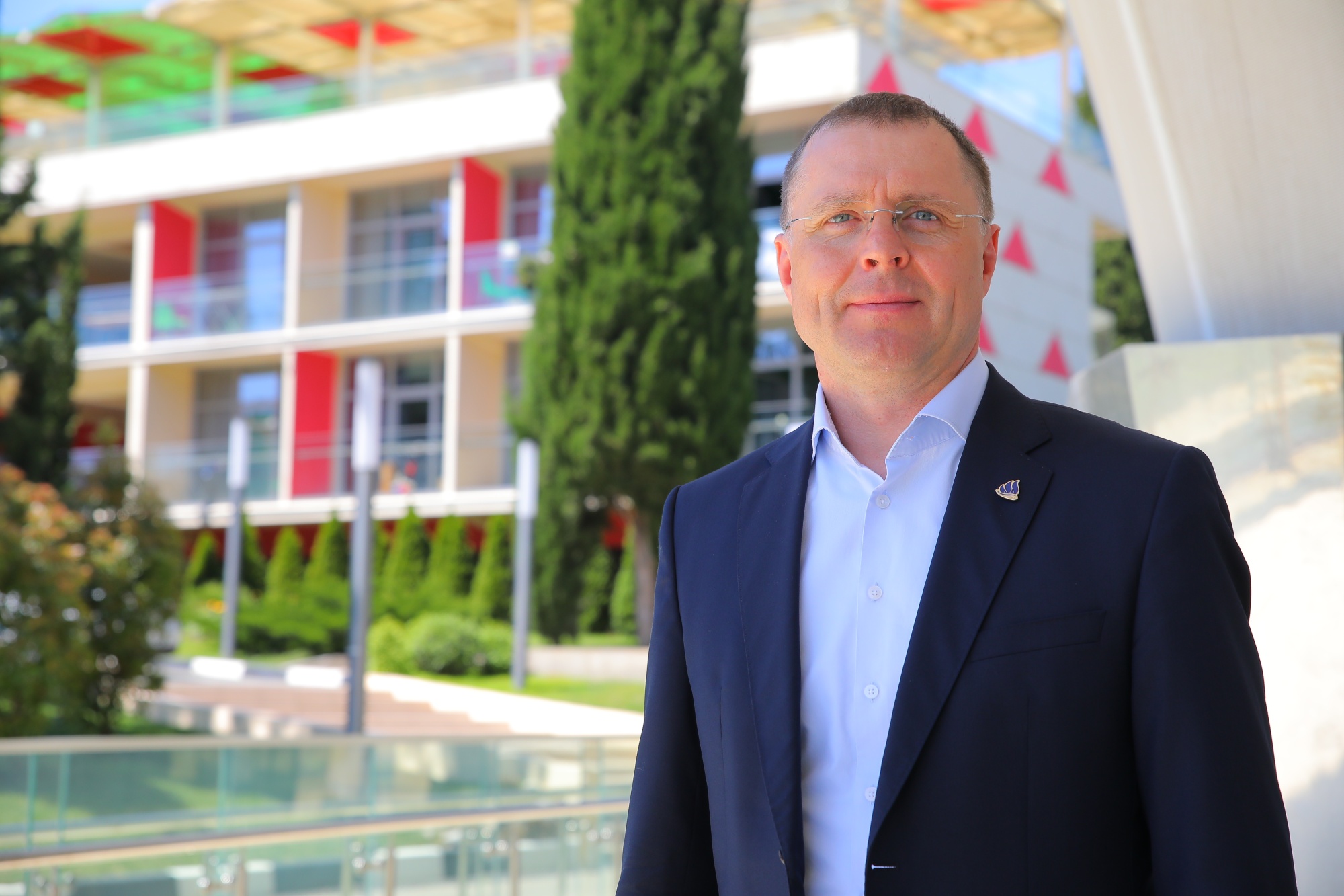 2716d88f540fe78d9186_2000x