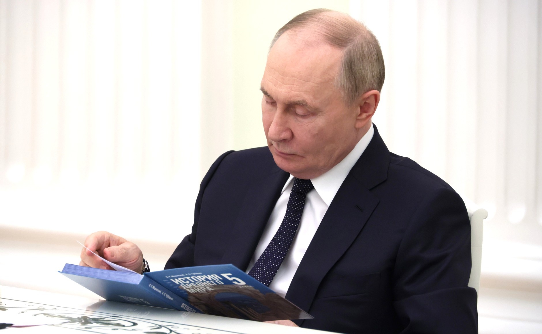 3034829ef7aabe1075cc_2000x