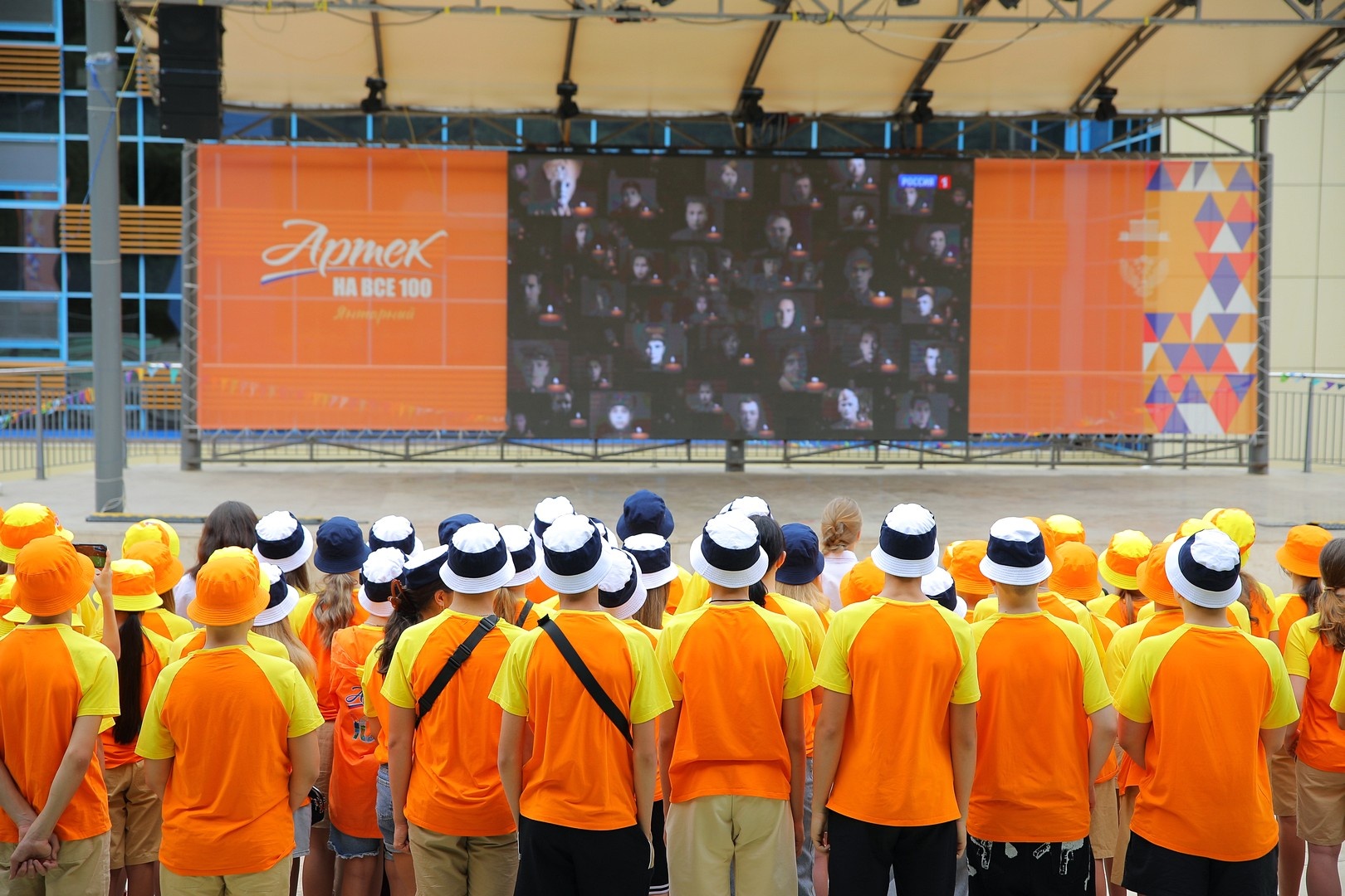 5fc61dbc8b621fc137af_2000x