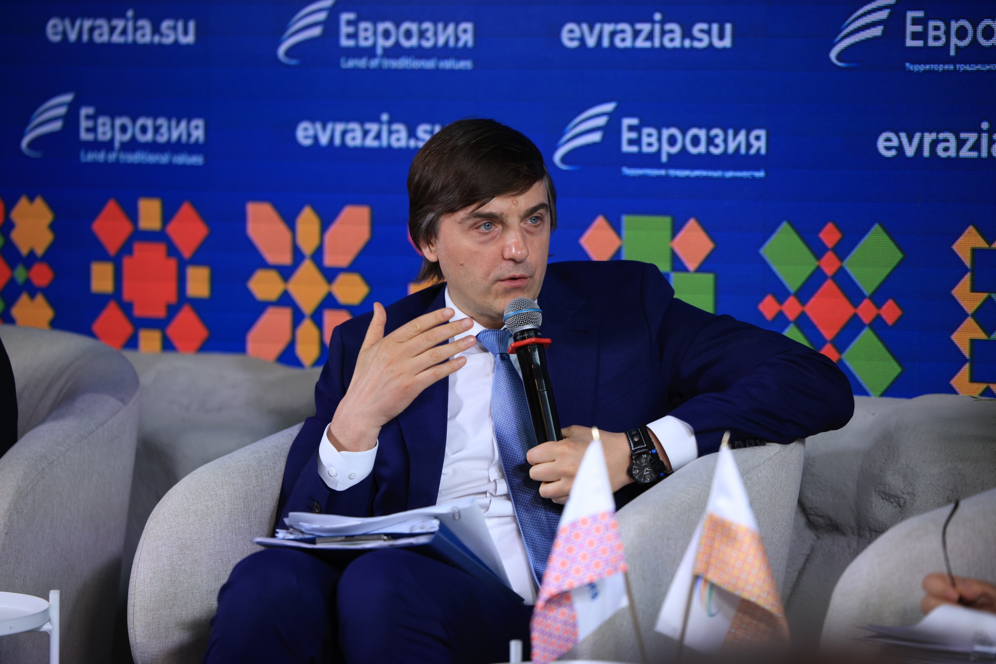 cced595049699d6143f1_2000x