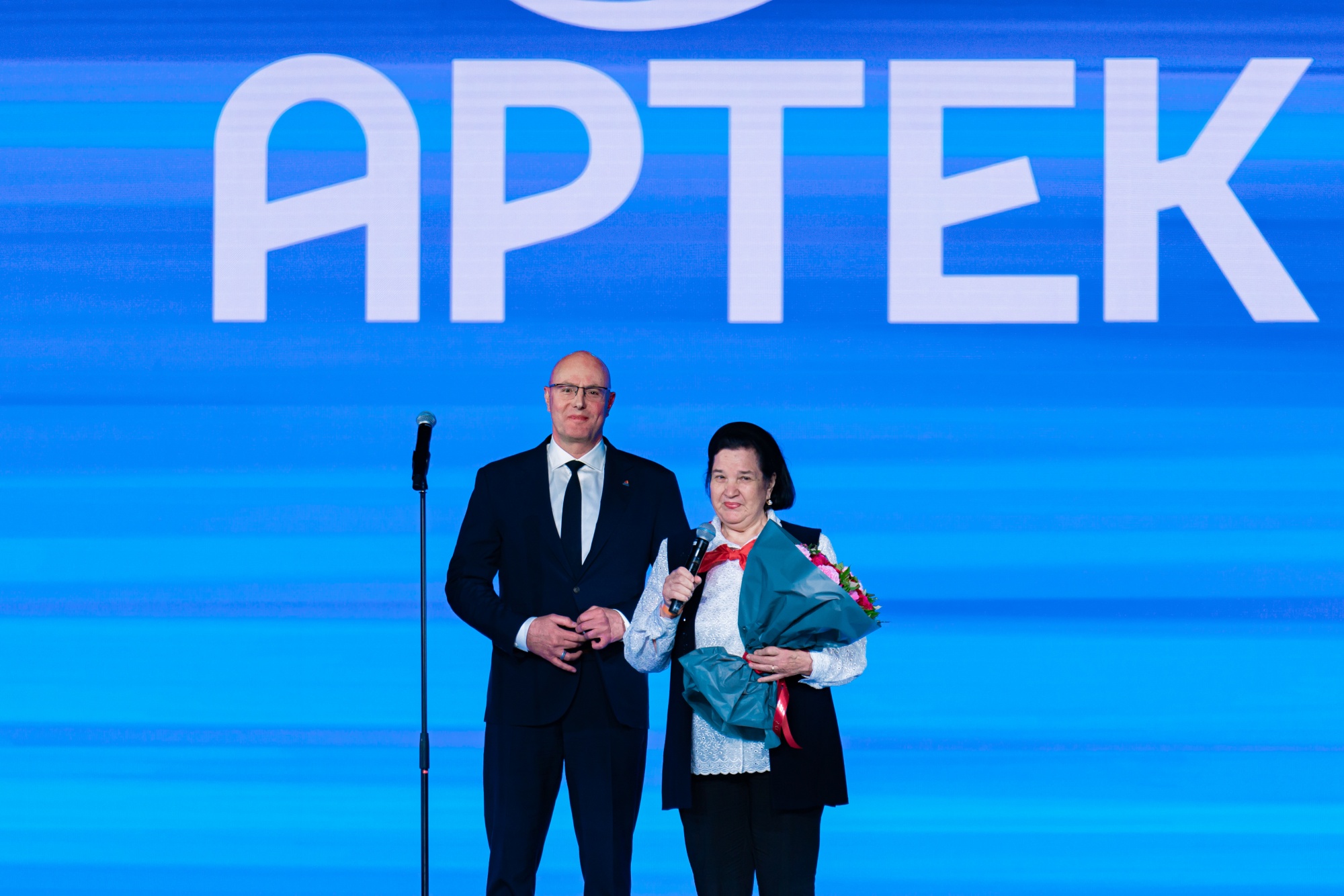 dffb86958d994ecc6734_2000x