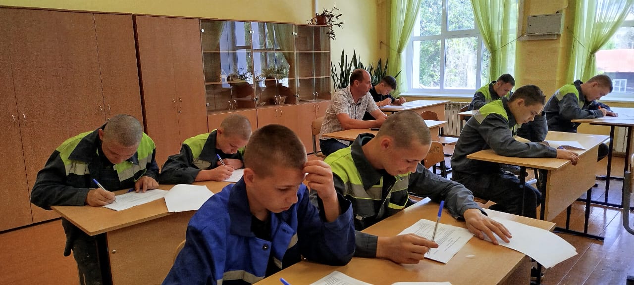 Воспитанники Орловского СУВУ сдали квалификационный экзамен по профессии «Маляр»