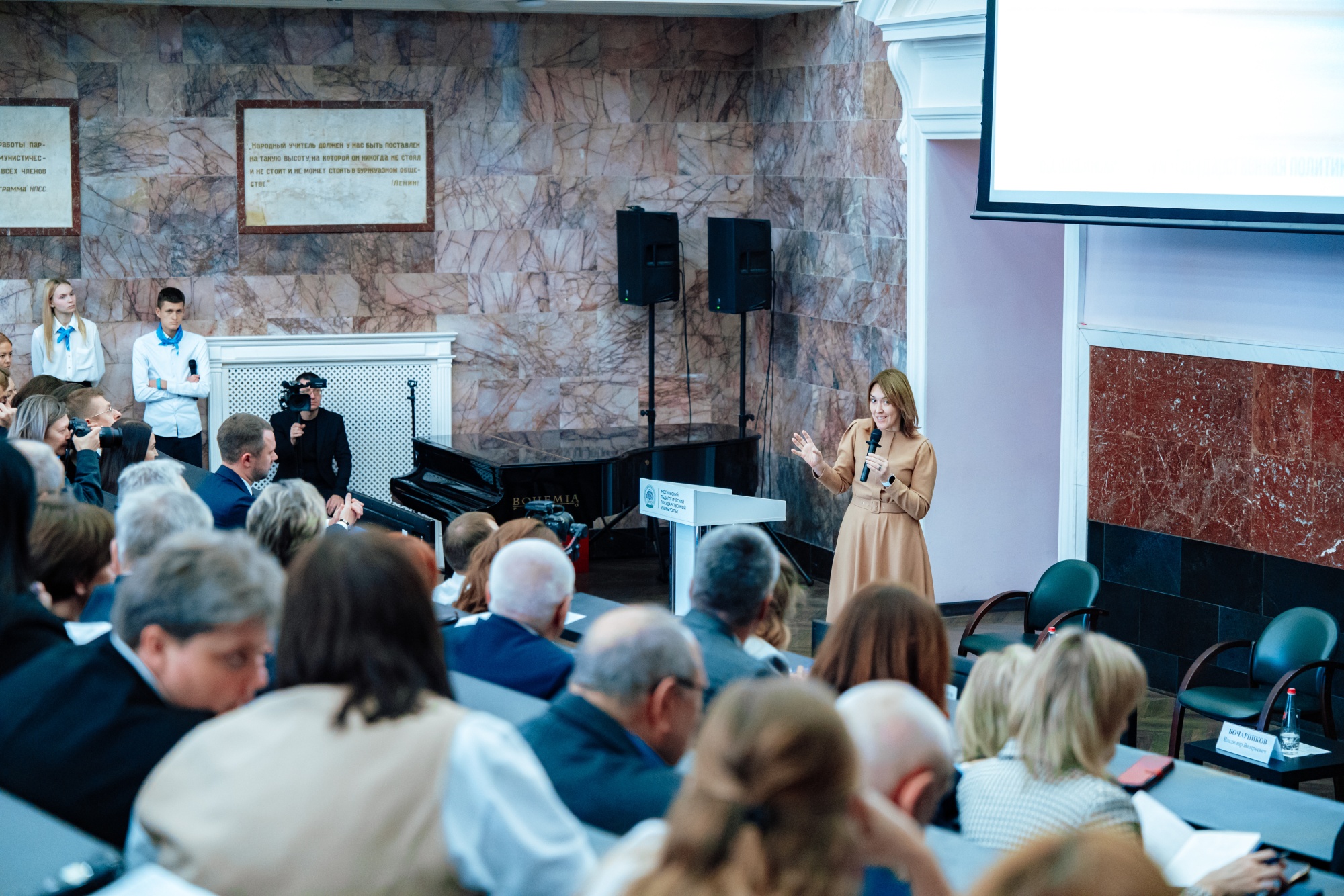 4f2618d888f3412f3a89_2000x