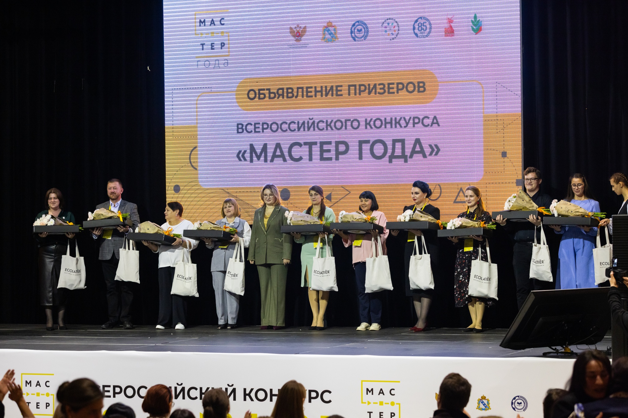 cfa0c779a5bacf5b4b93_2000x