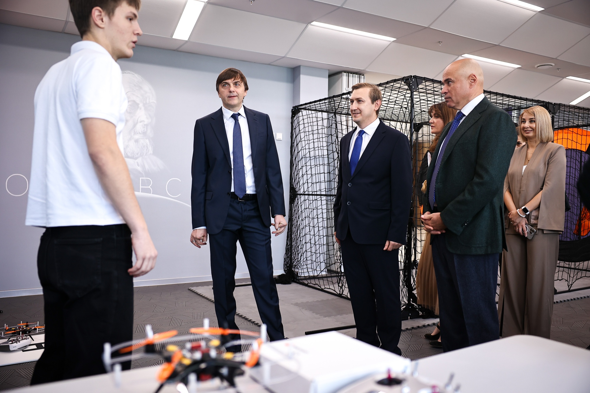 e8f8c9652a43e18eec18_2000x