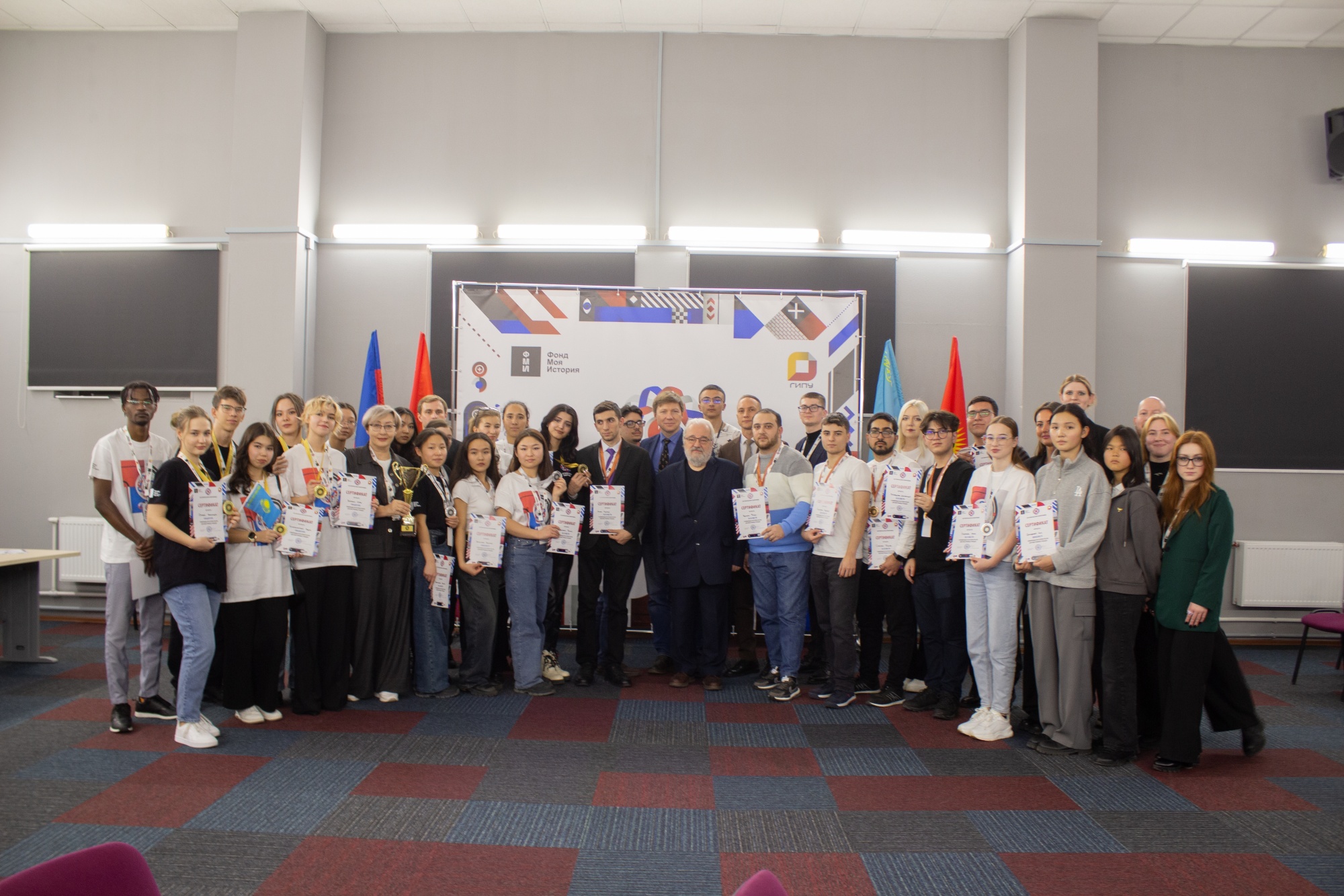 e9663886030039a91411_2000x