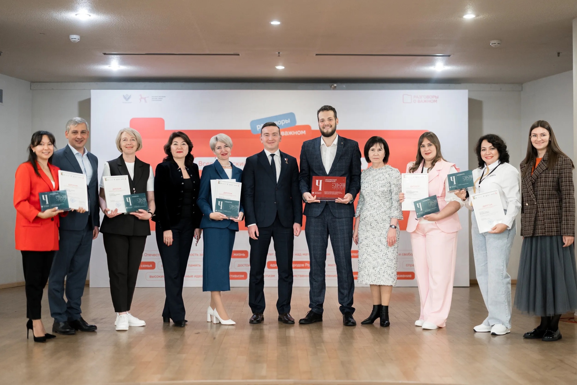 Педагог-организатор из Красноярска стал абсолютным победителем Всероссийского конкурса «Воспитать человека»