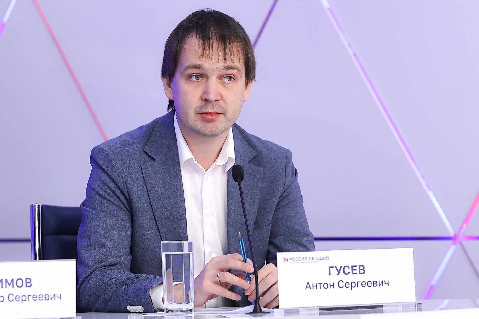 f0dd8ca72596311fd9ad_2000x