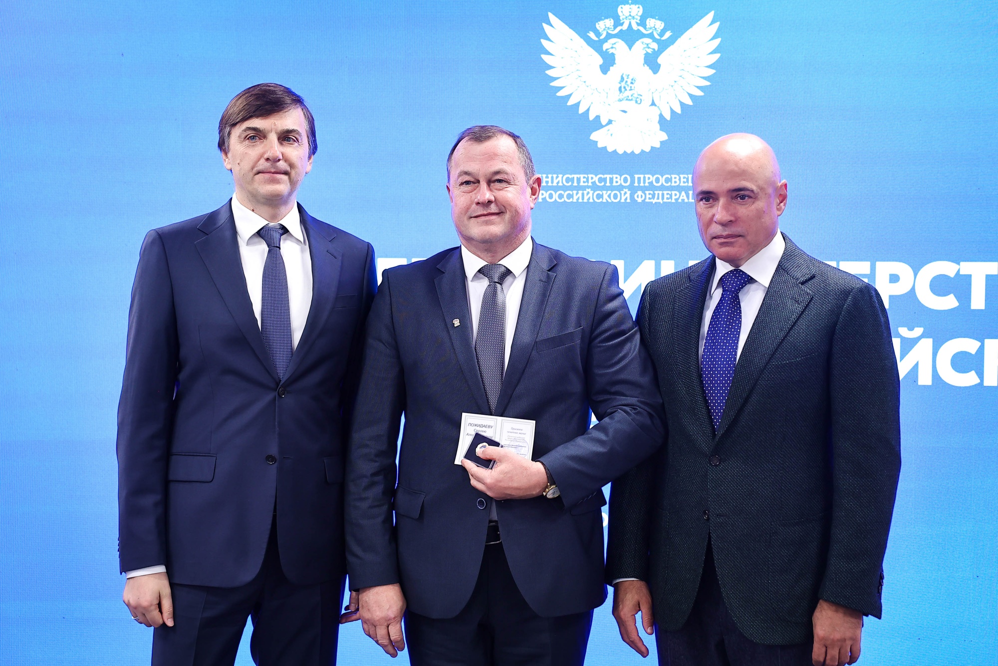 fb36fc914492fb194364_2000x