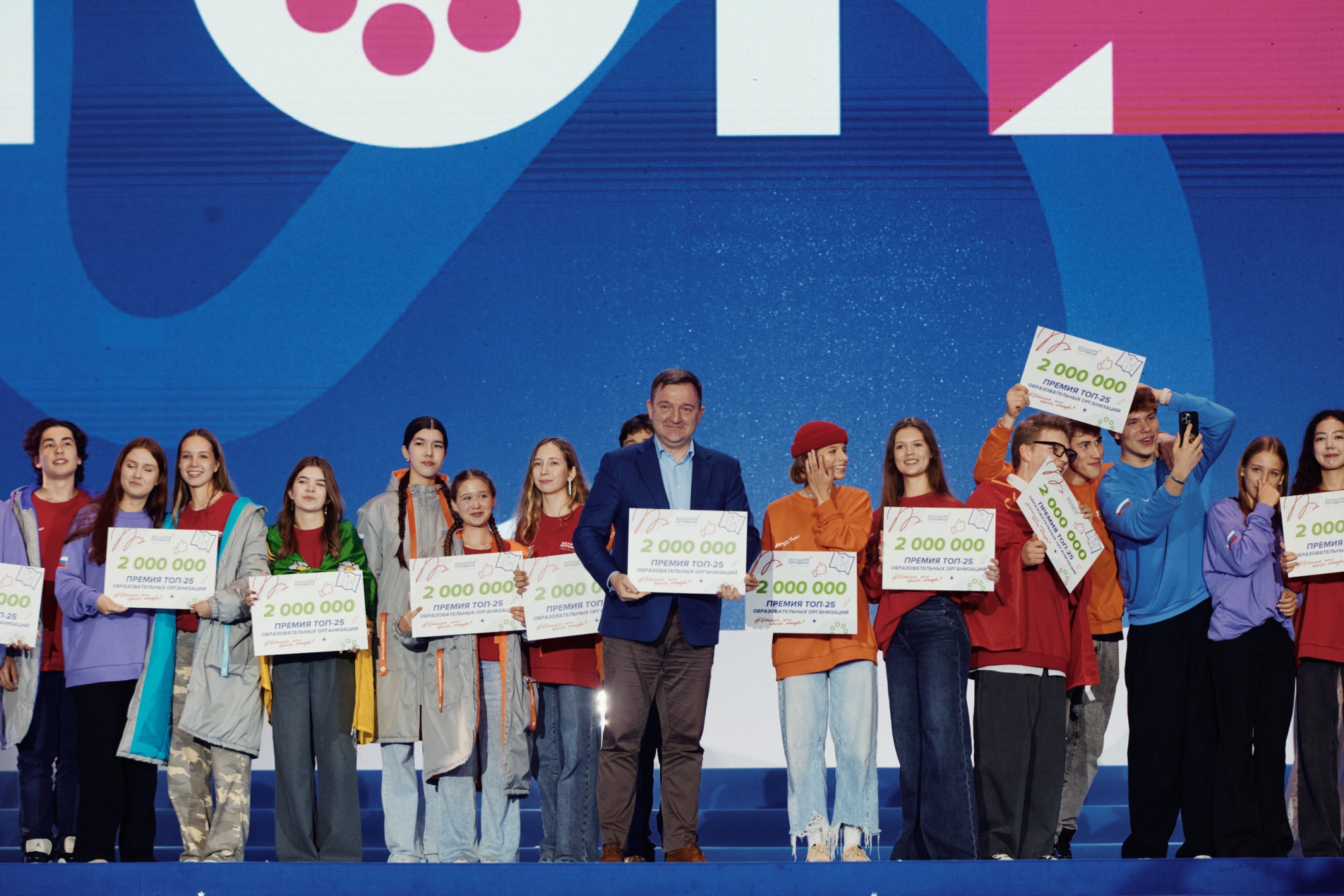 38e312729677cc1b33d0_2000x