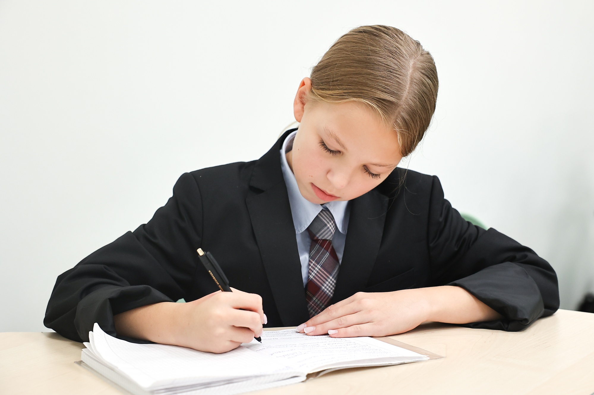 Школьников приглашают принять участие во Всероссийском конкурсе сочинений «Кто мой герой?»