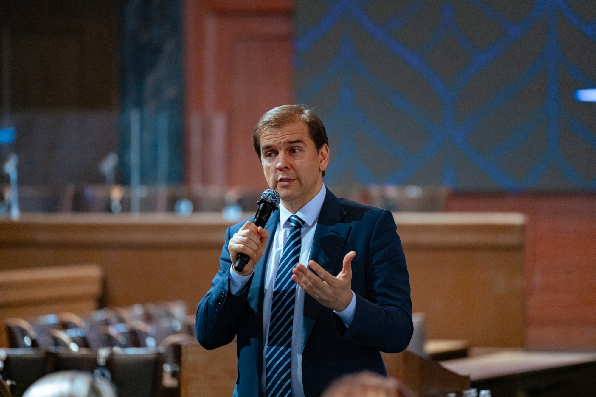 8569dcf0a9928863b434_2000x