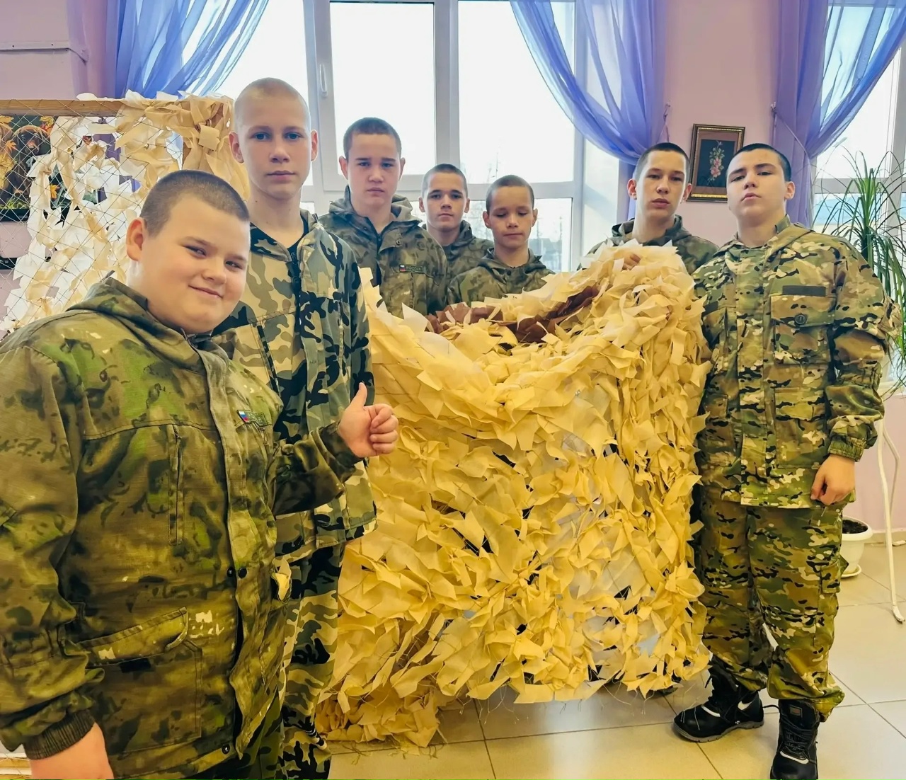 Патриотический мастер-класс: обучающиеся Орловского СУВУ поддержали бойцов СВО