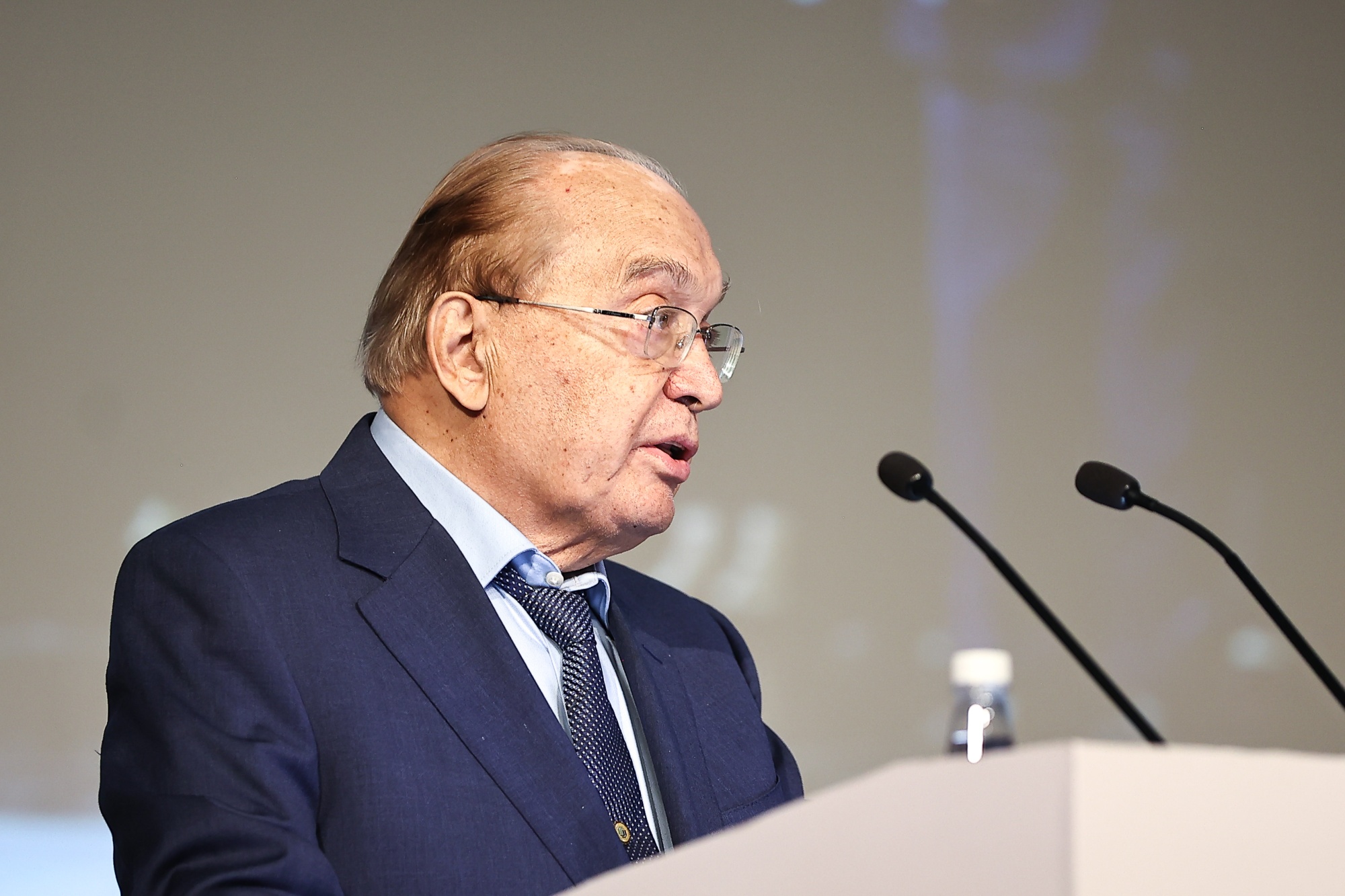 a0fed81e5ce3a7f509c9_2000x