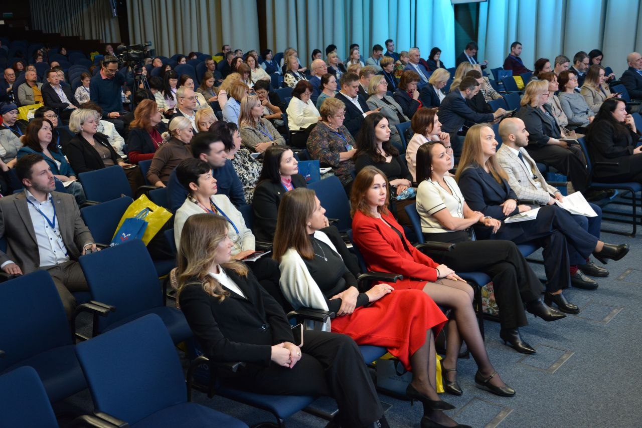 e0b7695a4ee4d24758cc_2000x