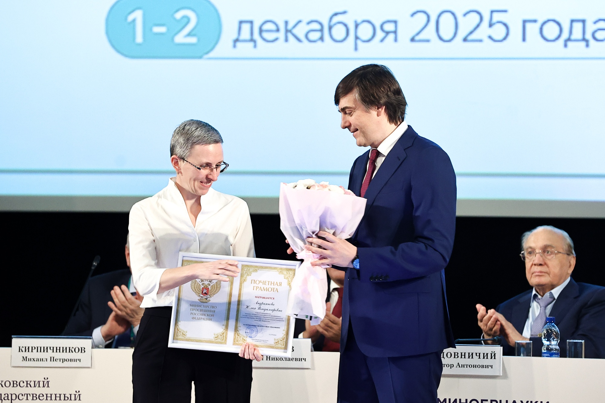 00b23c854a2211ac26c1_2000x