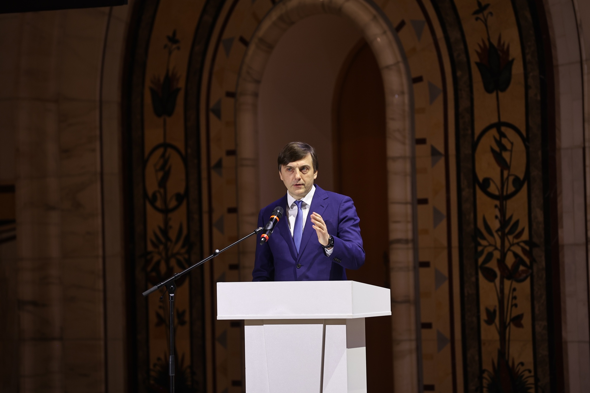 5e402aa3db9a0d4a82ce_2000x