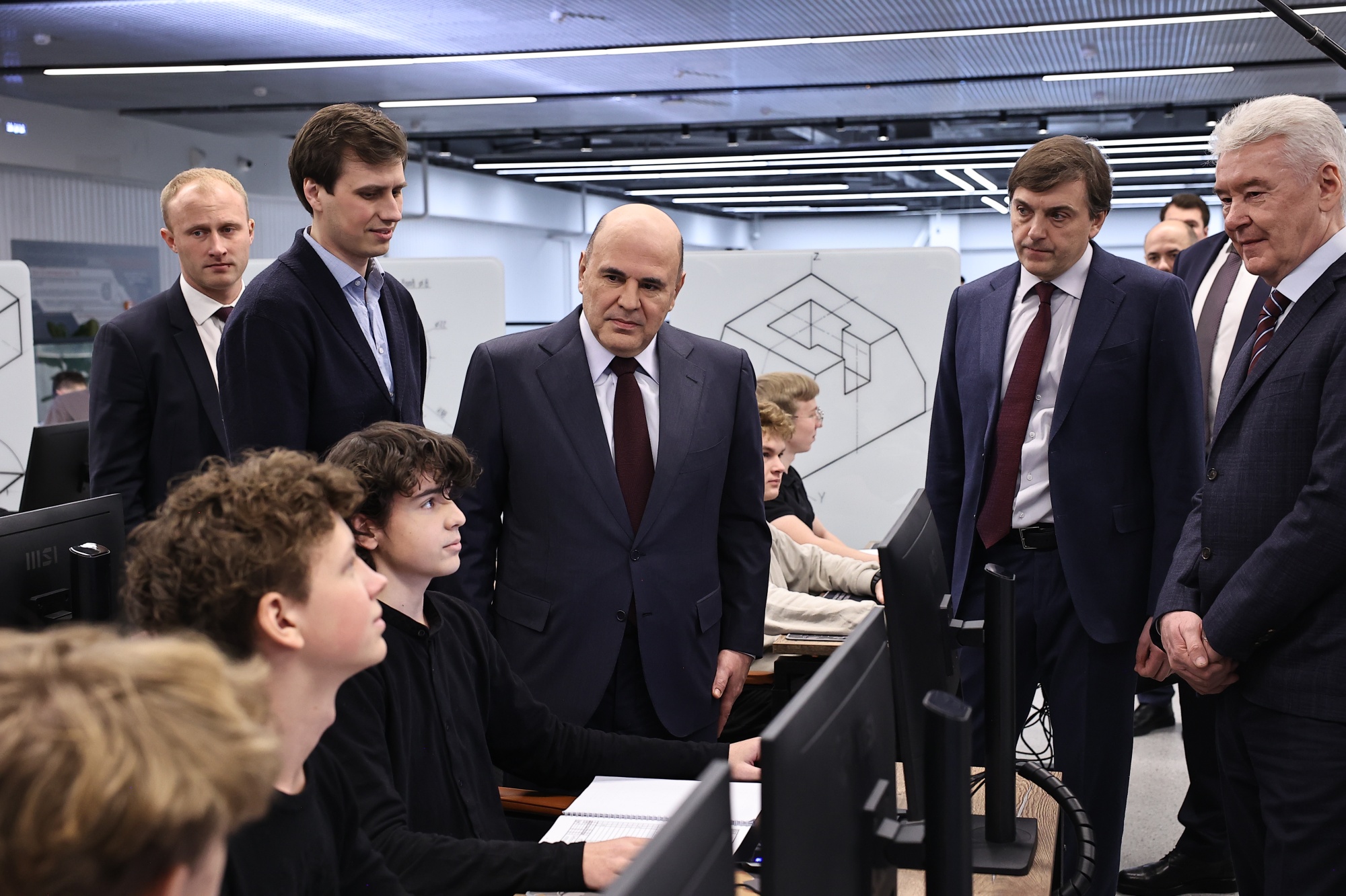 7e5caeeddac8fc46da99_2000x