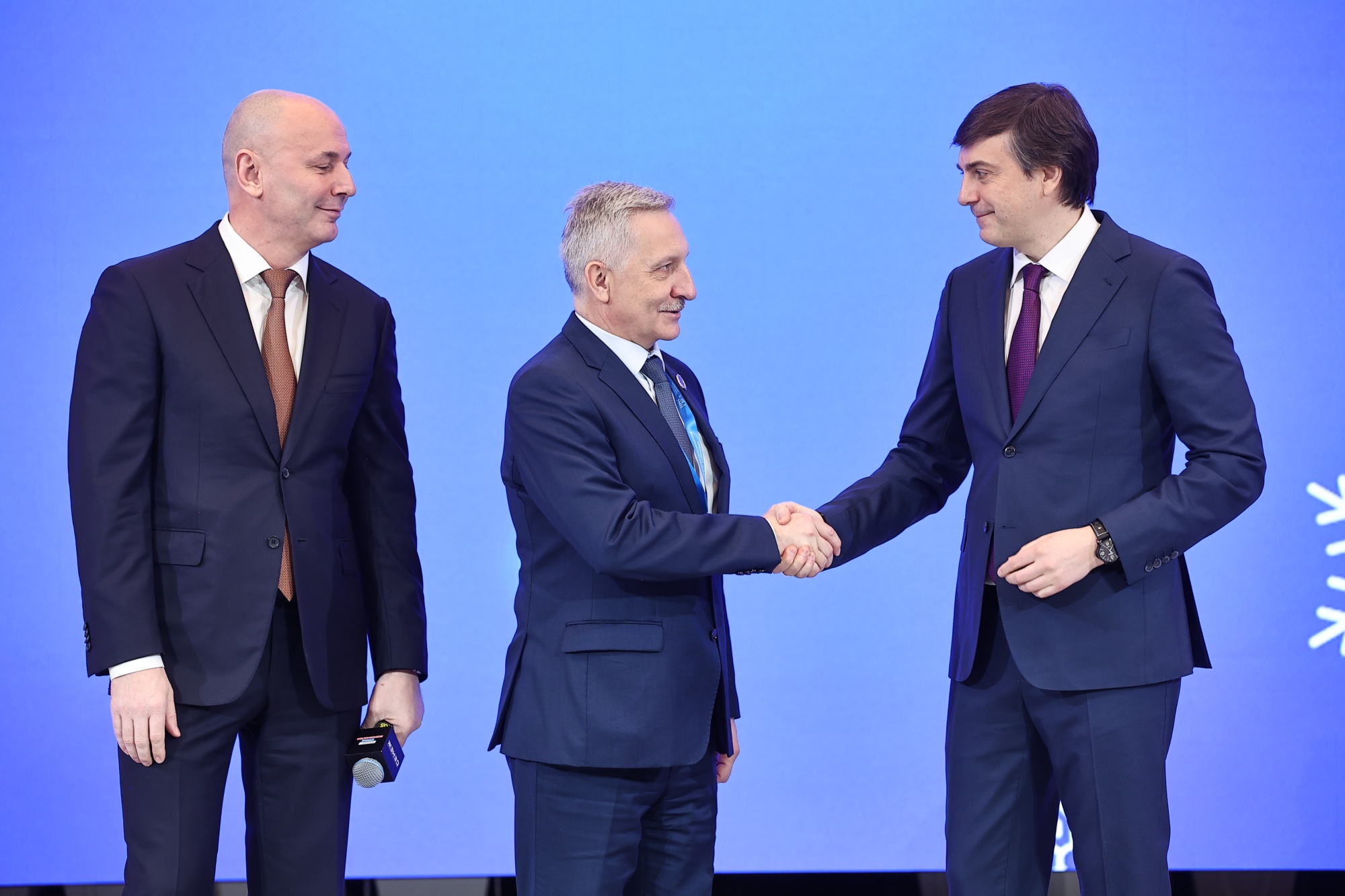 82be00401c73fe5c2770_2000x