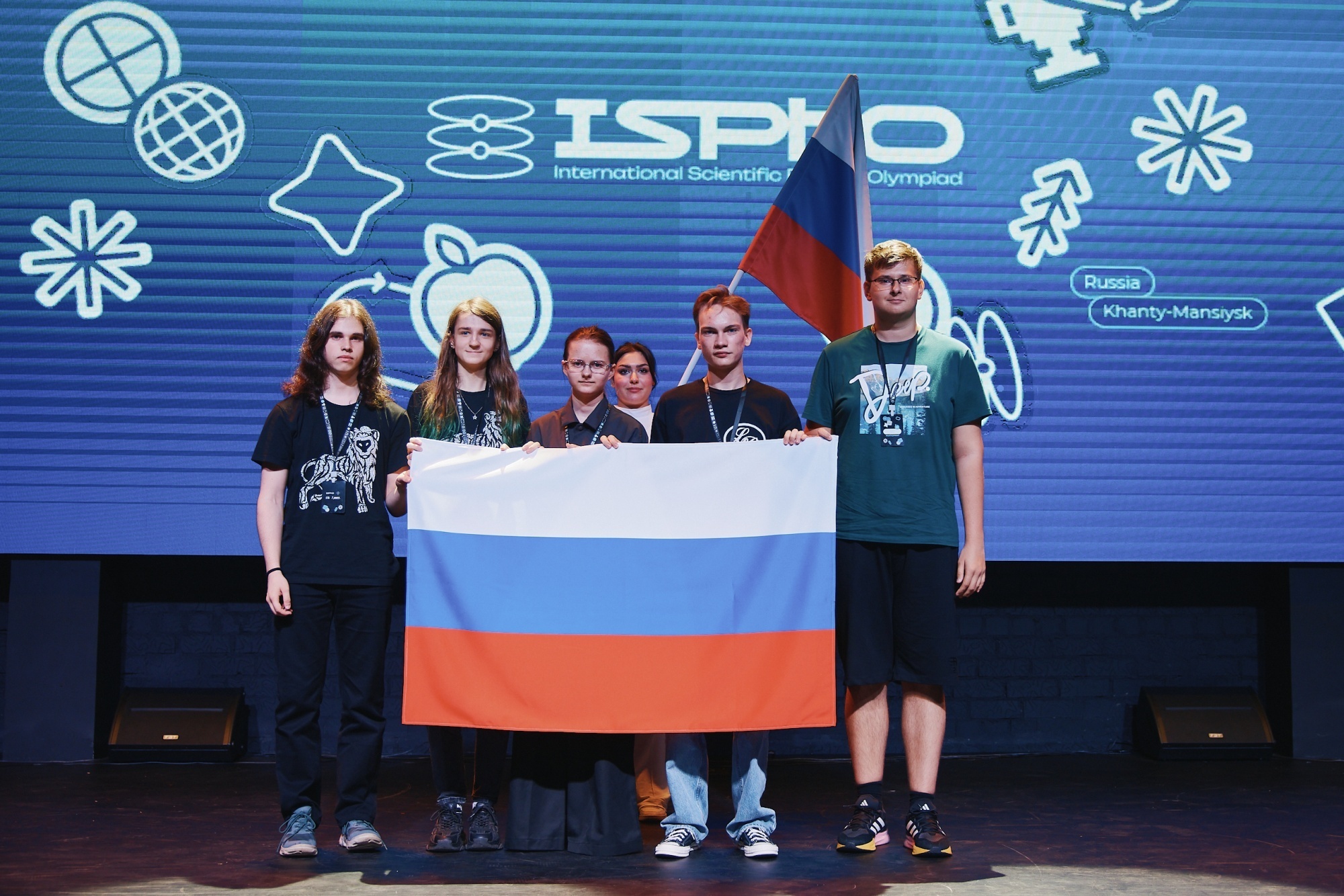 b24069d791c2e15ae65c_2000x