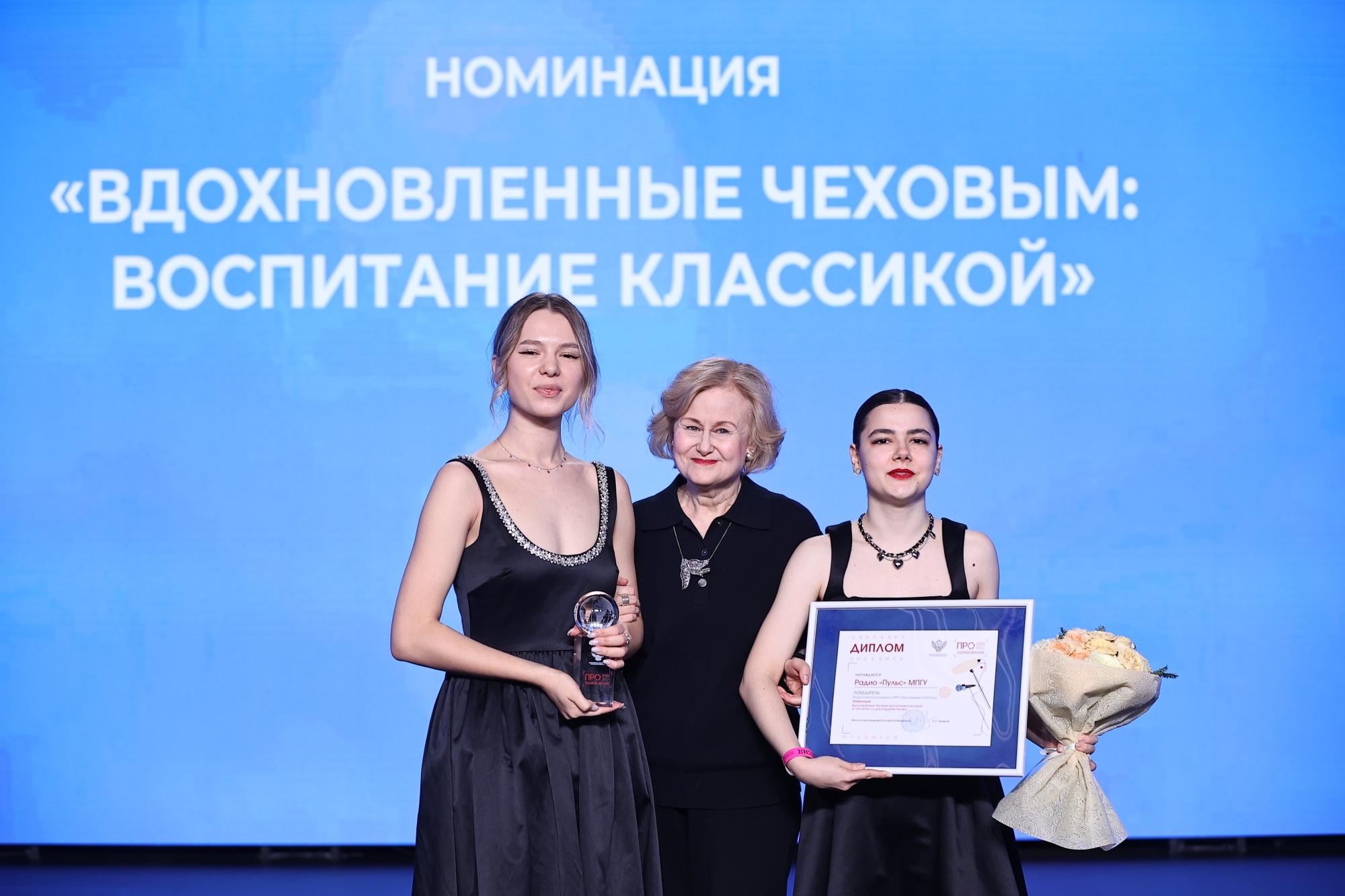 de08687ee336103d250f_2000x