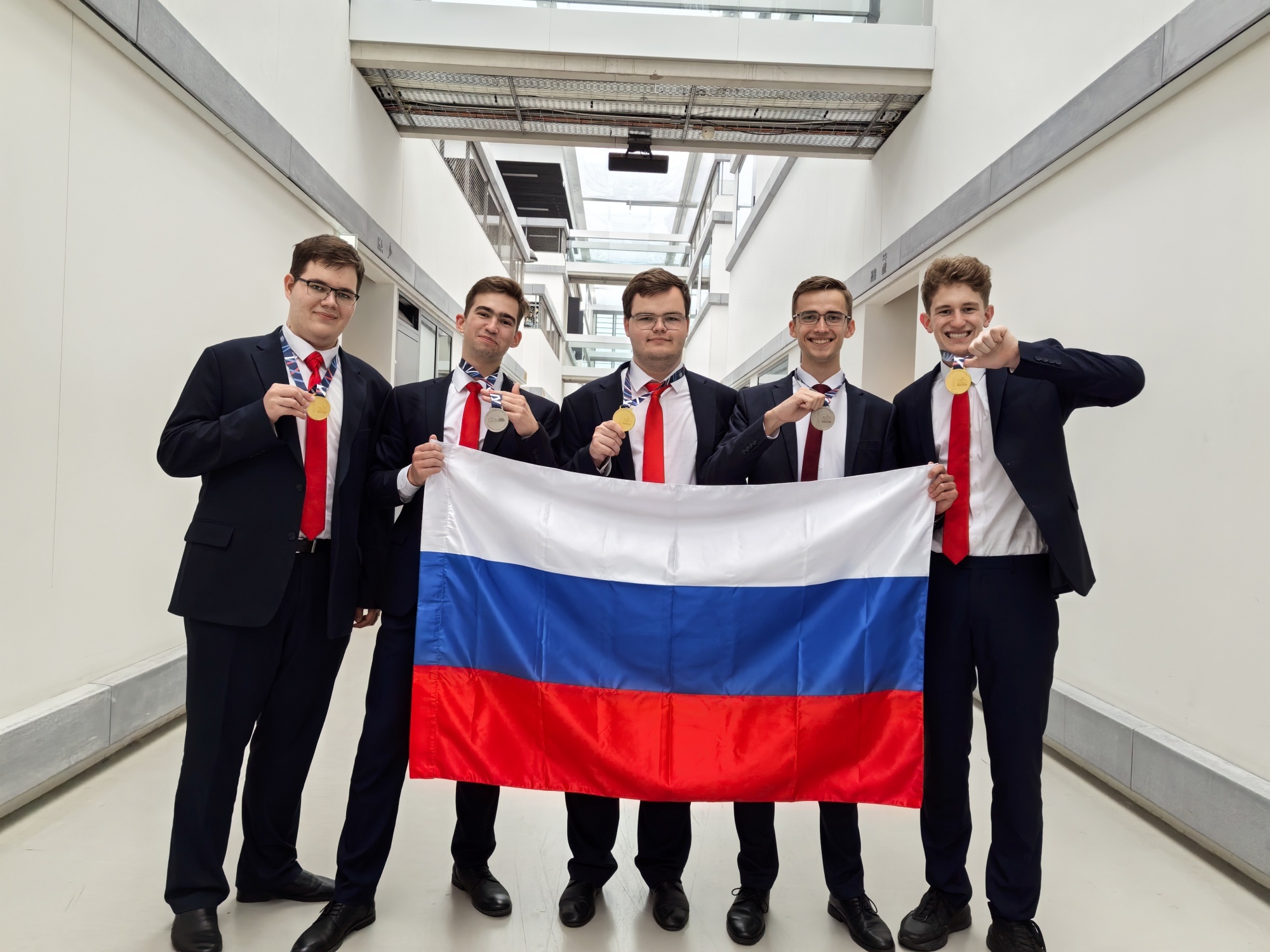 ea914f3ba780a5b17559_2000x