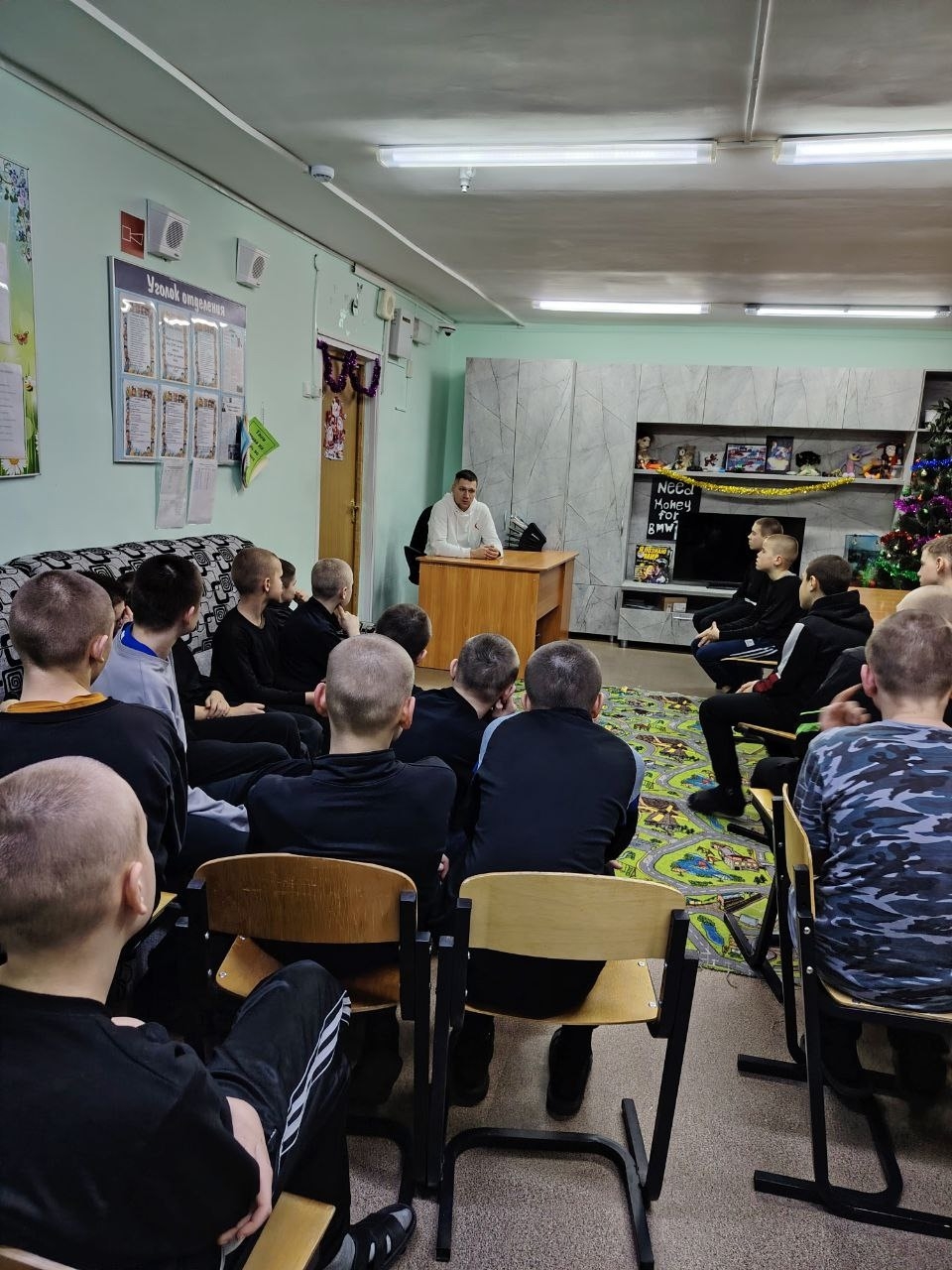 Живая история мужества: воспитанники Орловского СУВУ встретились с участником СВО