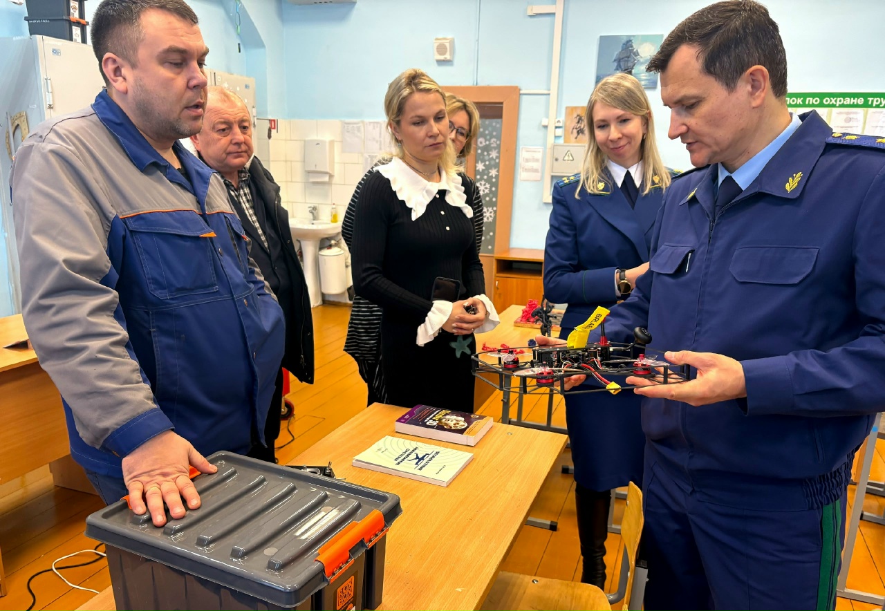 Прокурор Кировской области Юрий Рываев проверил соблюдение закона в спецучреждении для несовершеннолетних правонарушителей в городе Орлове