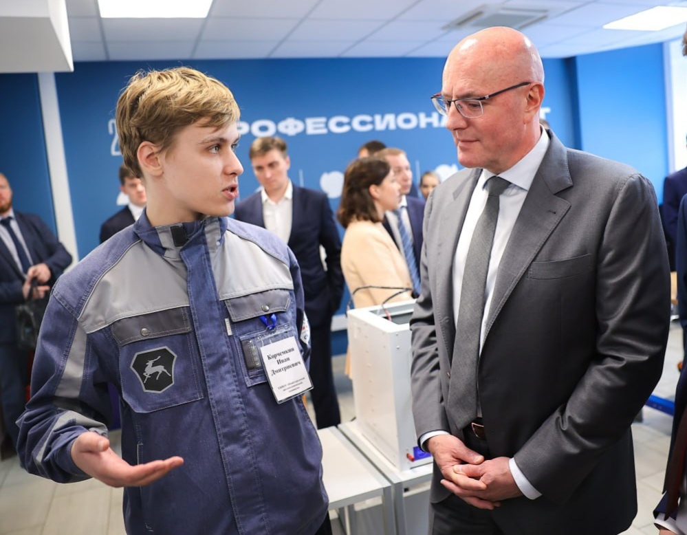 df82a4ed9fcc817d892e_2000x