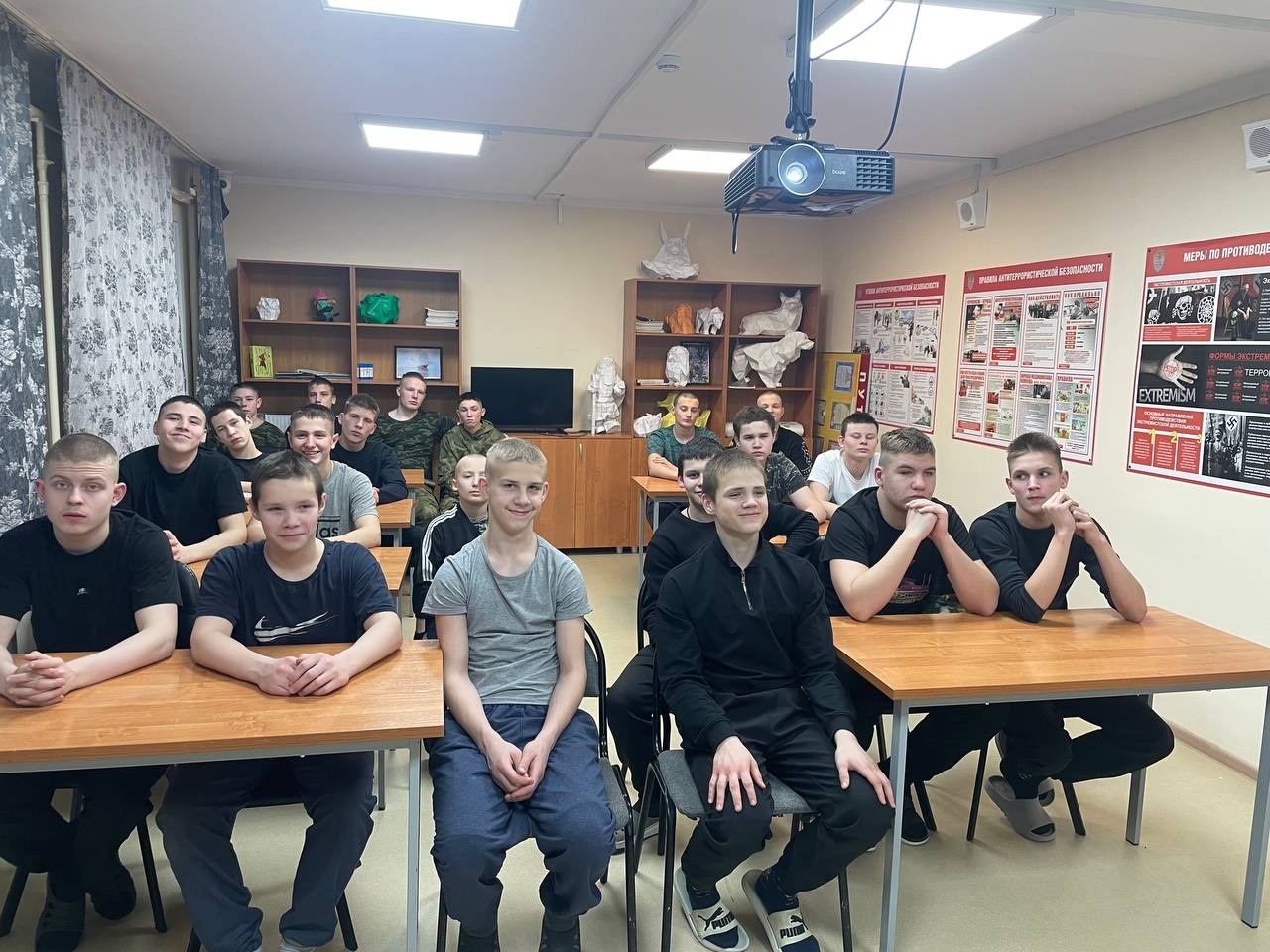 Новогодние забавы в Орловском СУВУ