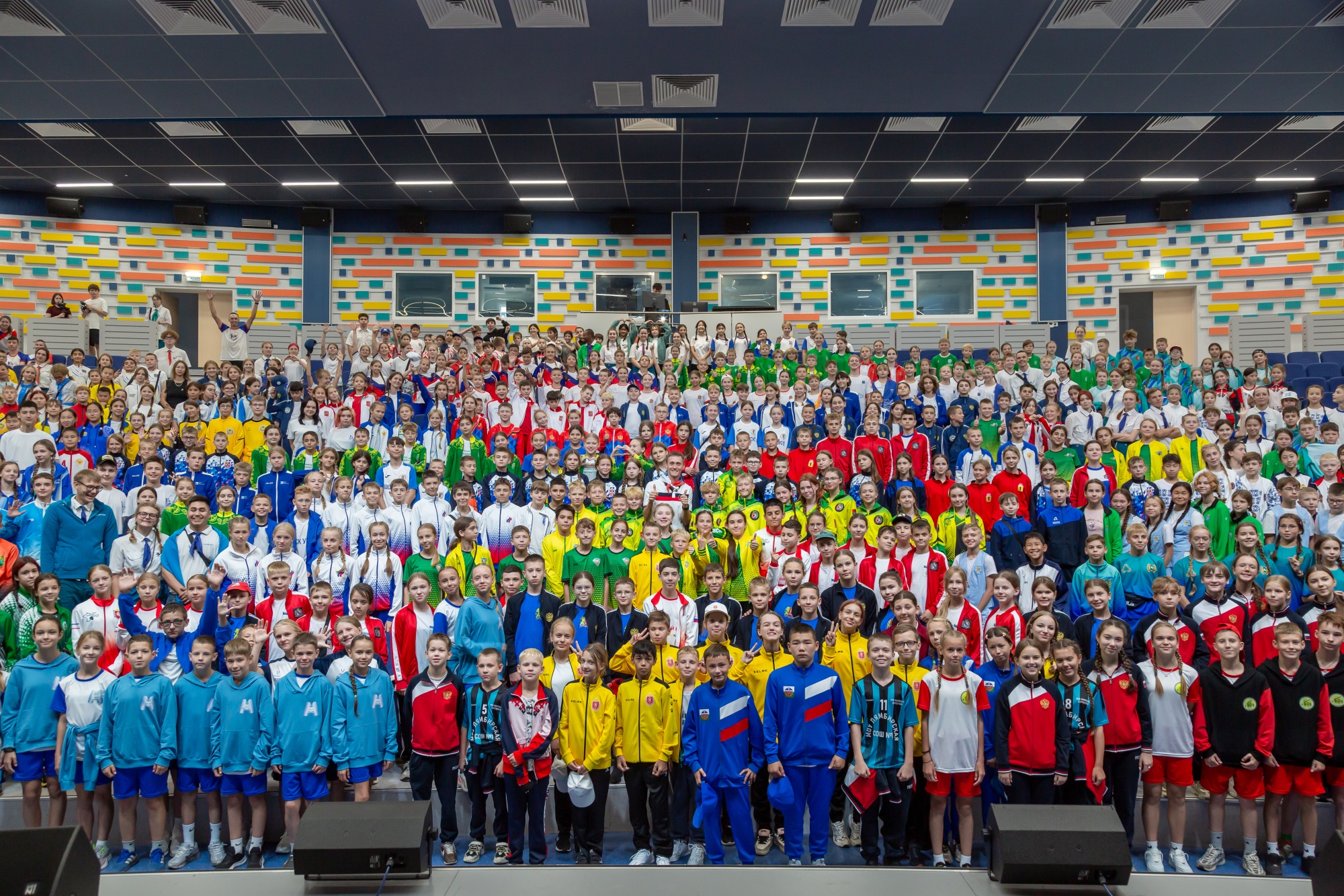 0eadbce5cbb044ddf2af_2000x