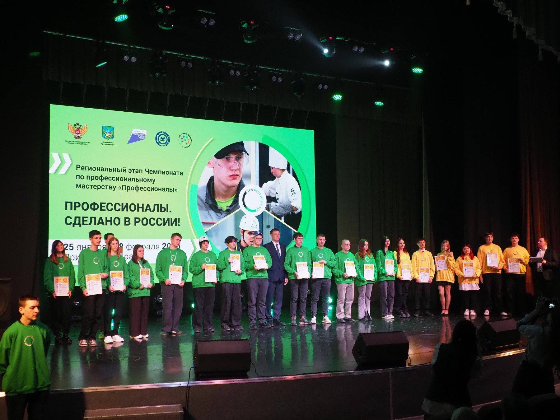 5978061201ee7733f5ba_2000x