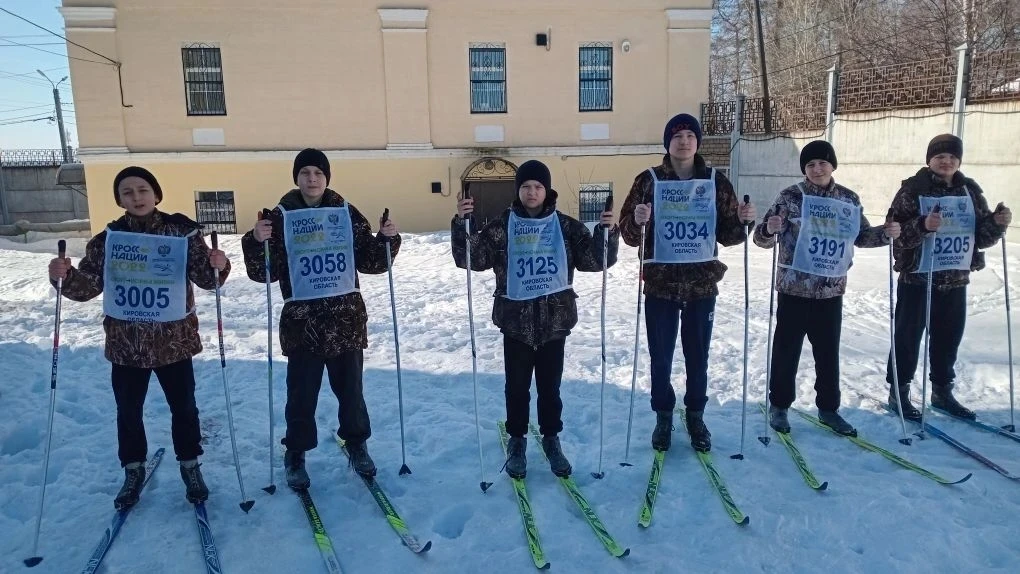 По последнему снегу: в Орловском СУВУ закрыли лыжный сезон гонкой!