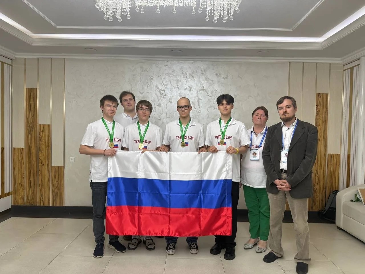 1c82a96c57cfa242b278_2000x