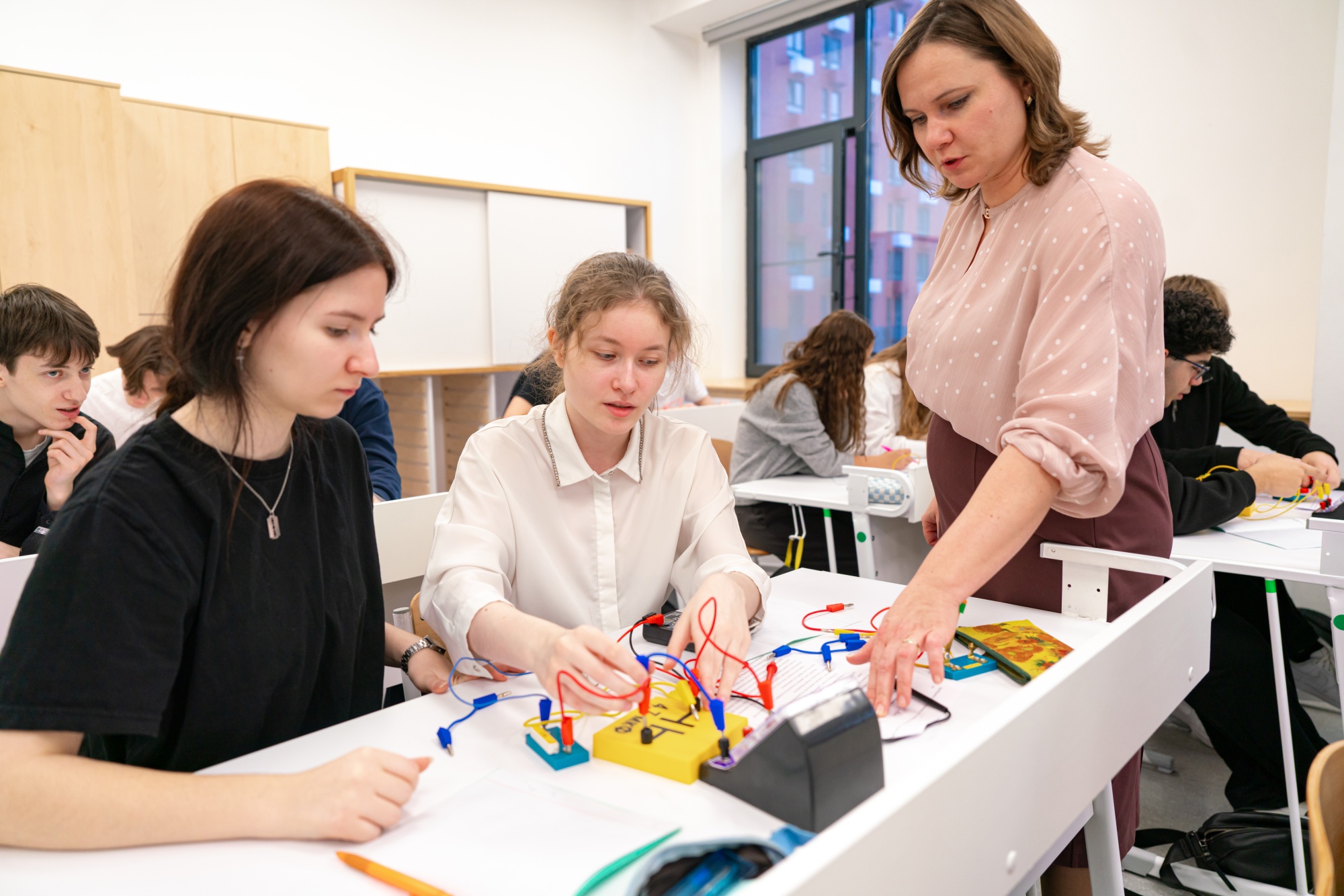 35 тысяч учителей биологии, физики, химии, математики и информатики повысят квалификацию в 2026 году