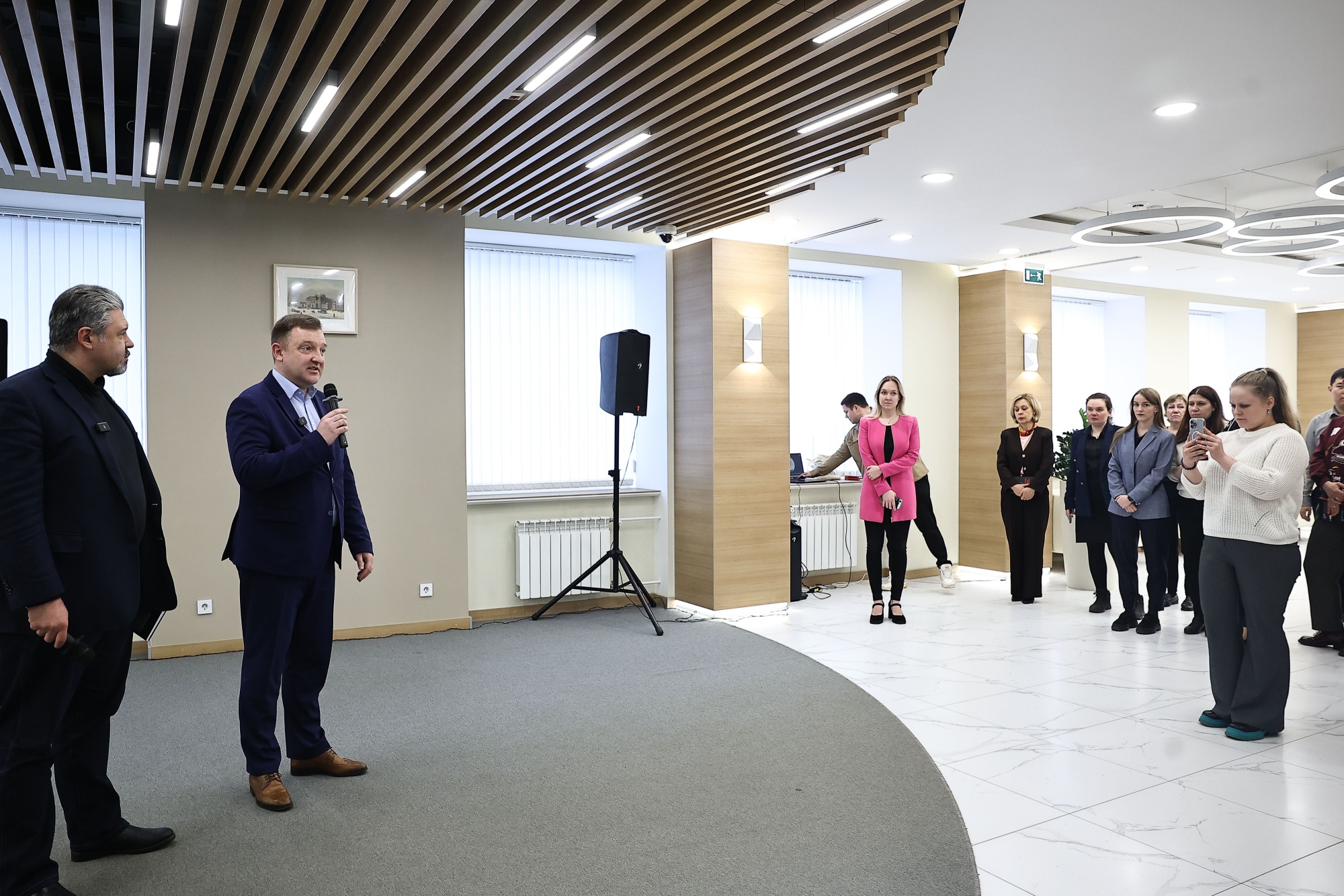 6f30892a4d40b46185e7_2000x