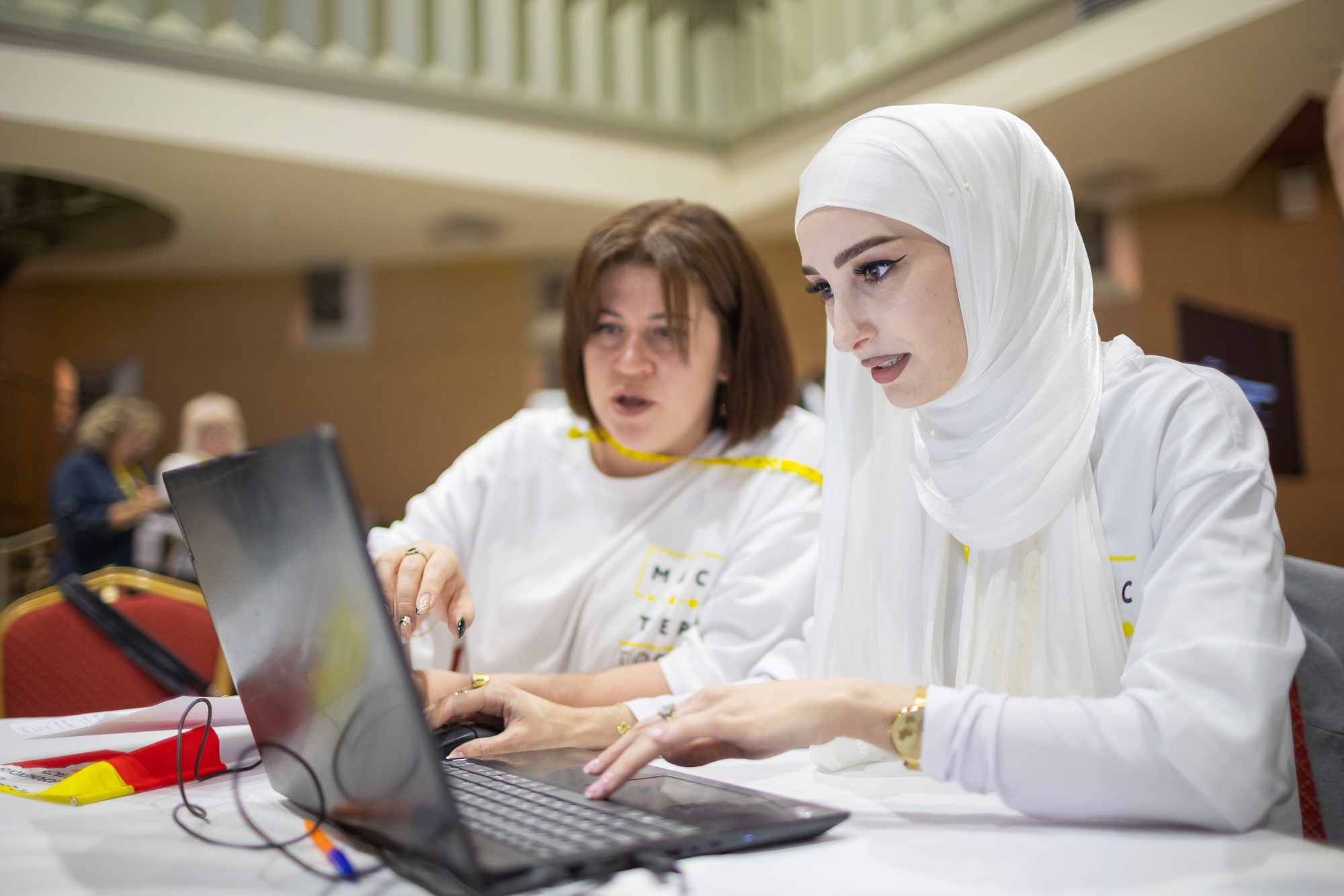 7e7790ef5302012aae03_2000x