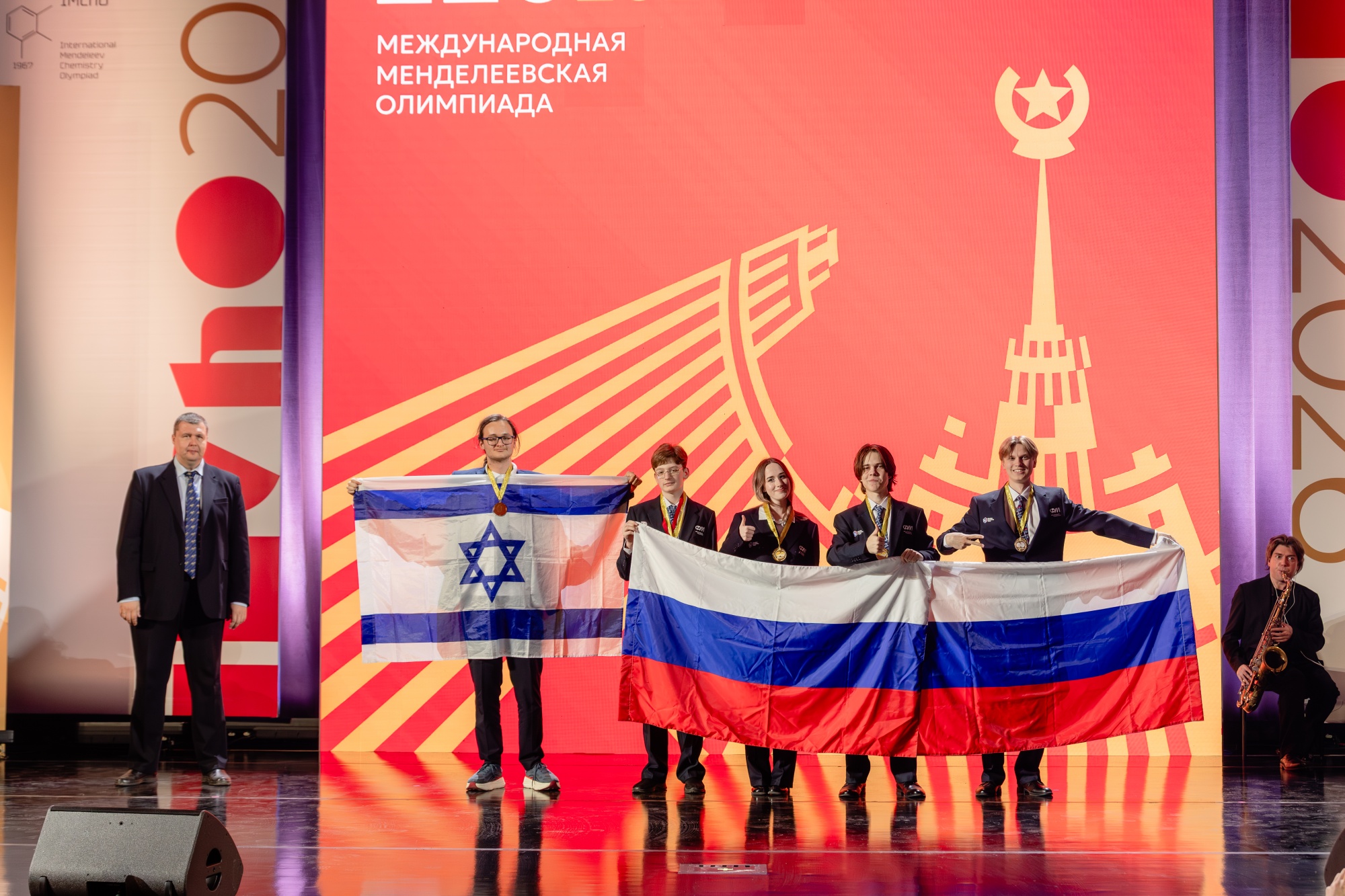 Россия стала лучшей на 60-й Международной Менделеевской олимпиаде школьников по химии, завоевав 7 золотых медалей из 16 возможных