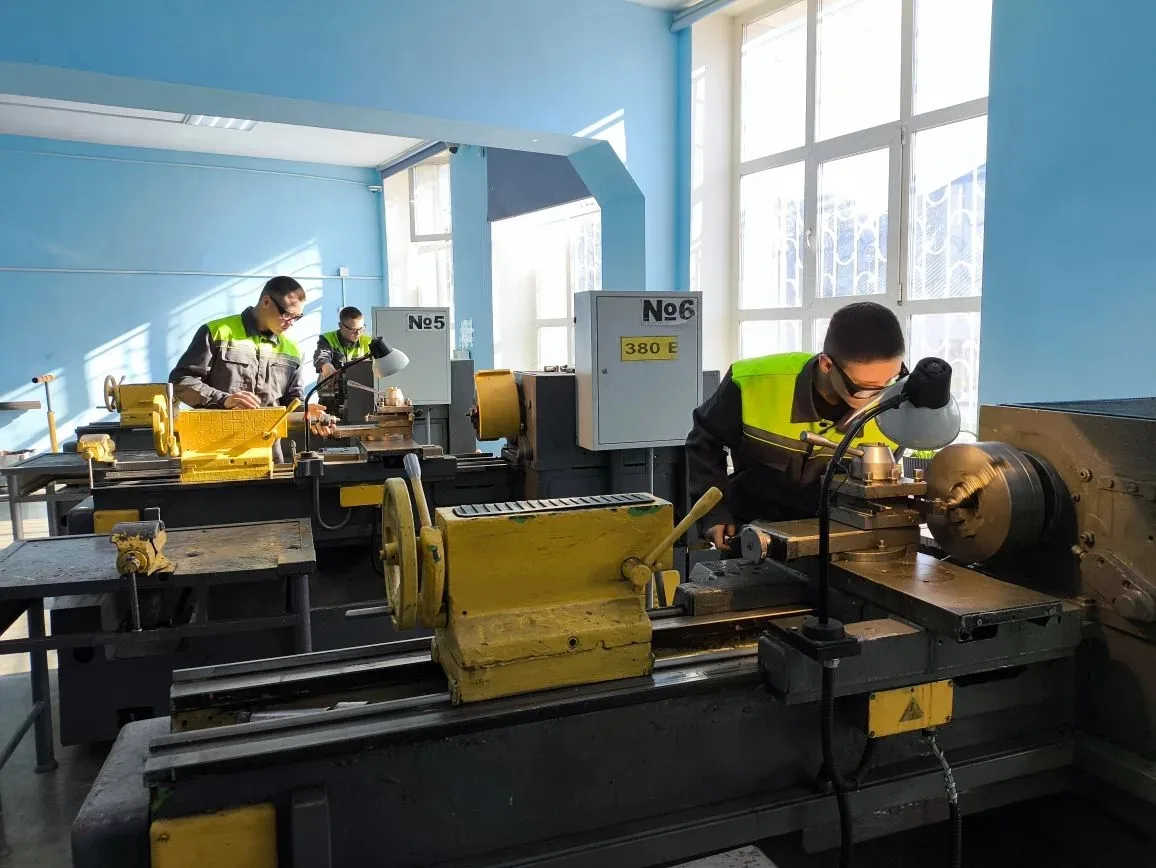 От теории к практике: будущие токари Орловского СУВУ осваивают сверление сквозных отверстий