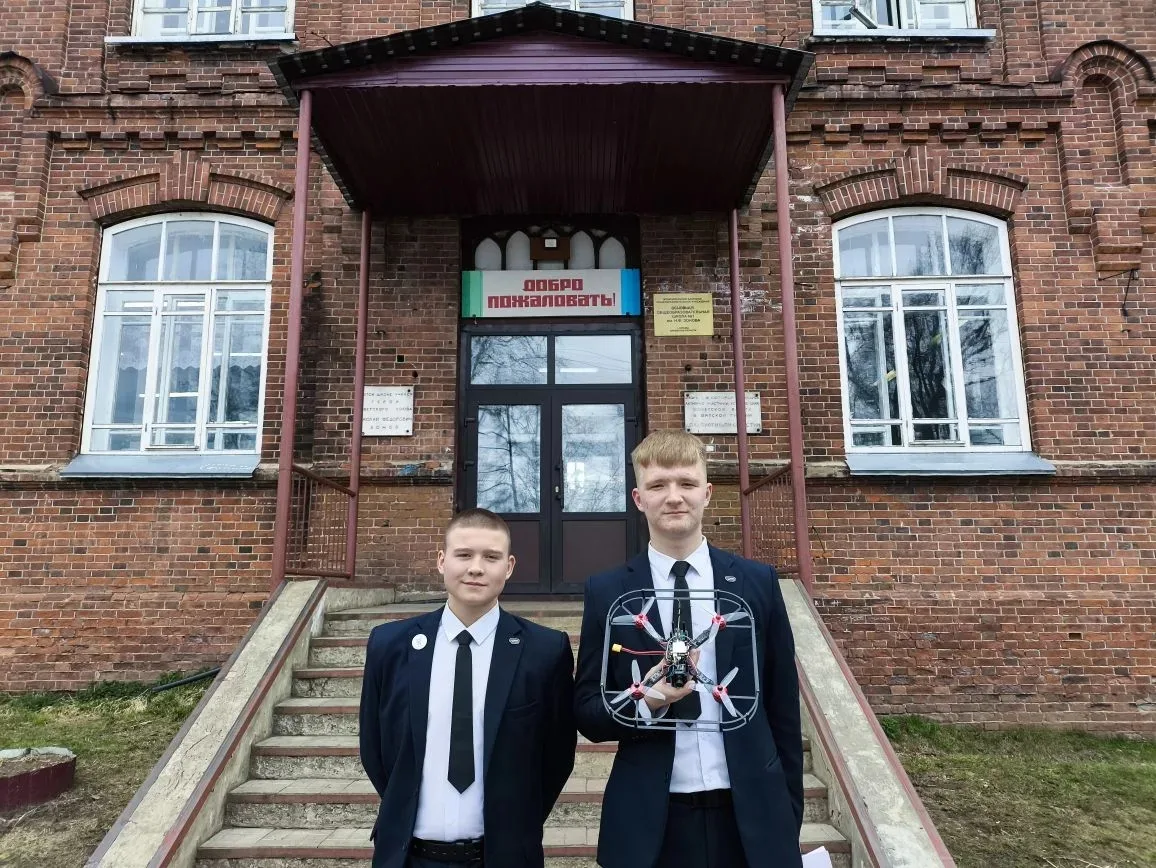 Профориентация из первых рук: будущие операторы БПЛА встретились со школьниками!